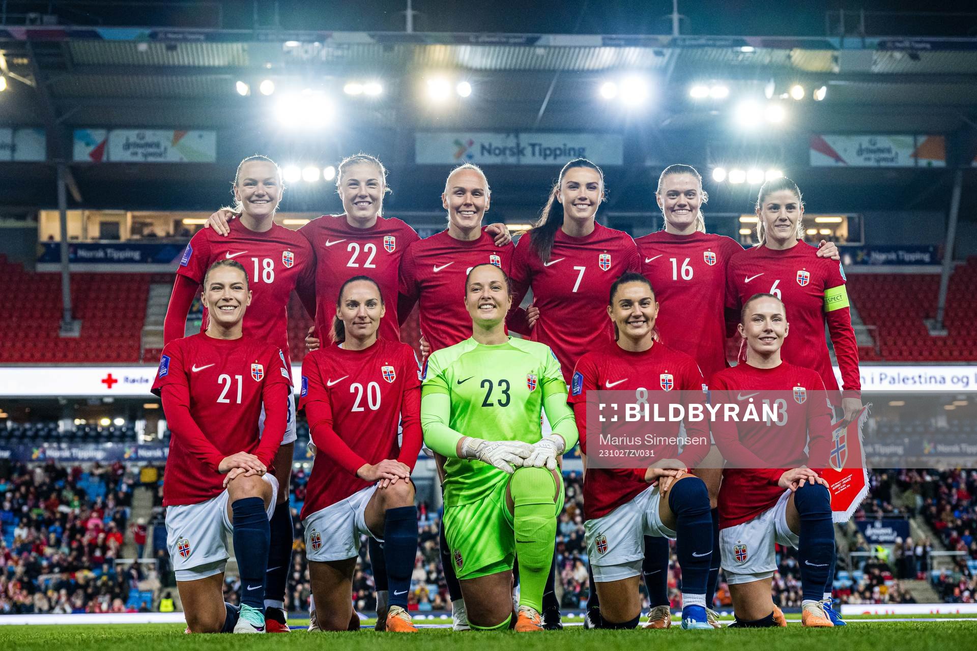 The starting eleven of Norway, from the top left; Frida