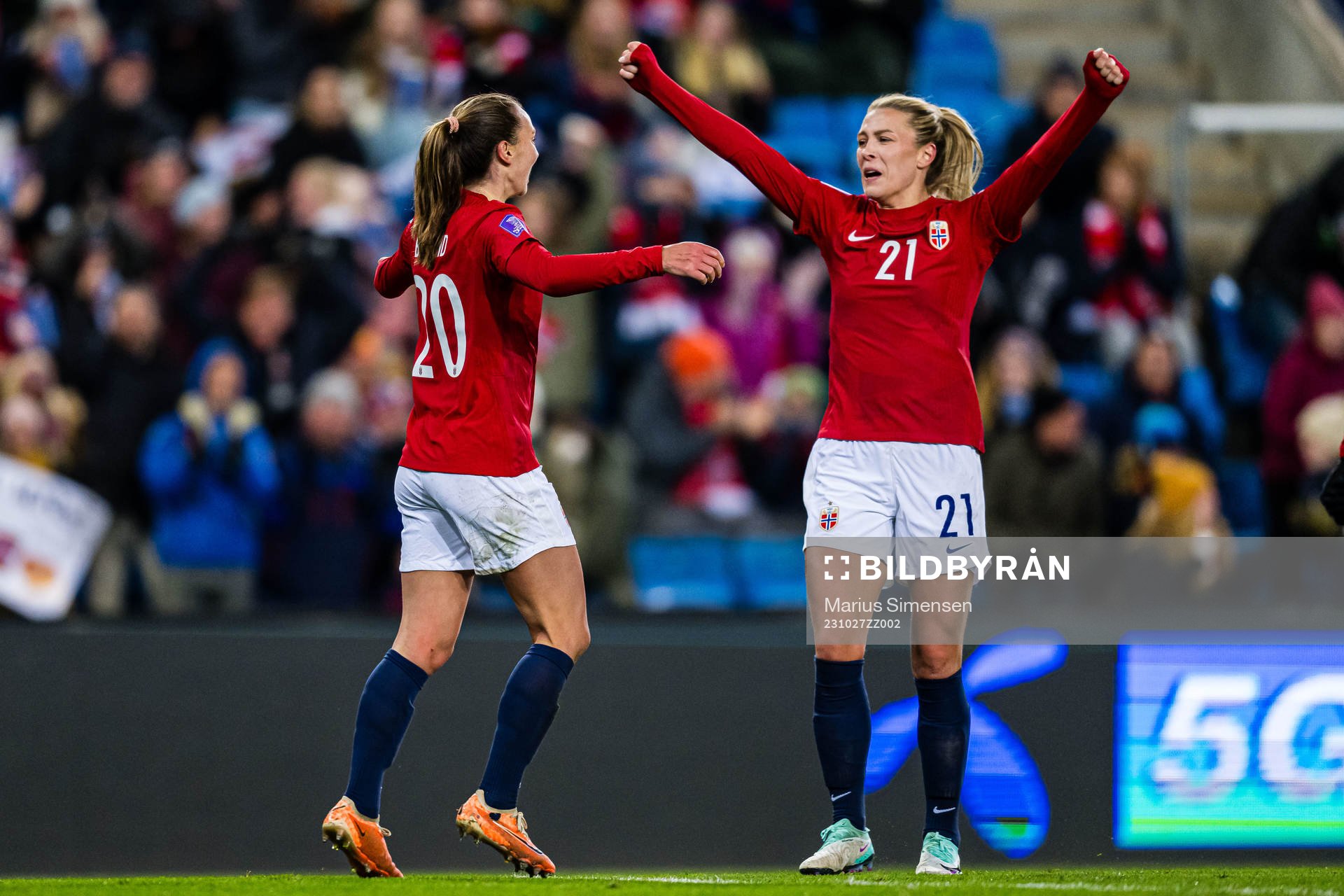Marit Bratberg Lund of Norway celebrates with Mimmi