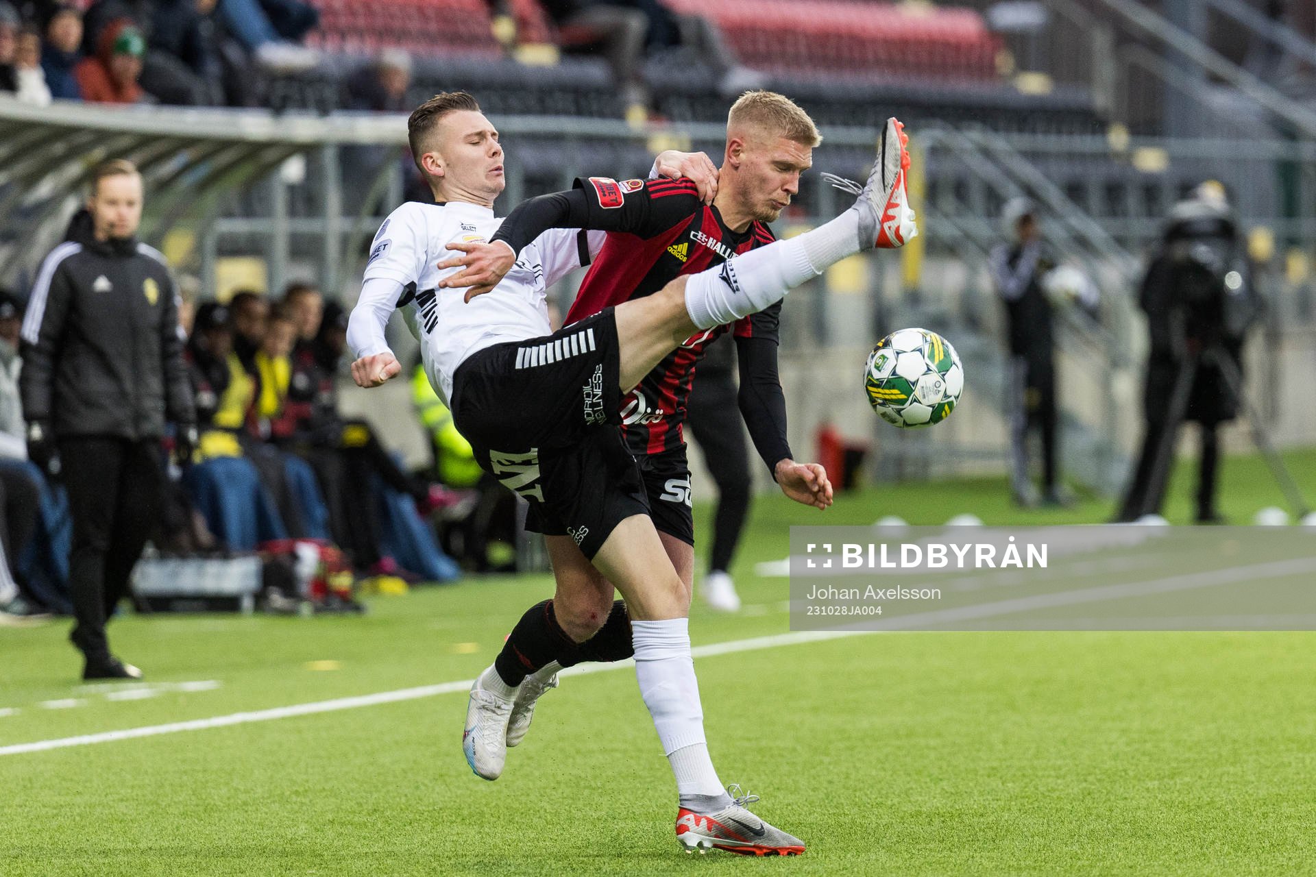 Örebros Jake Larsson och Östersunds Andre Österholm
