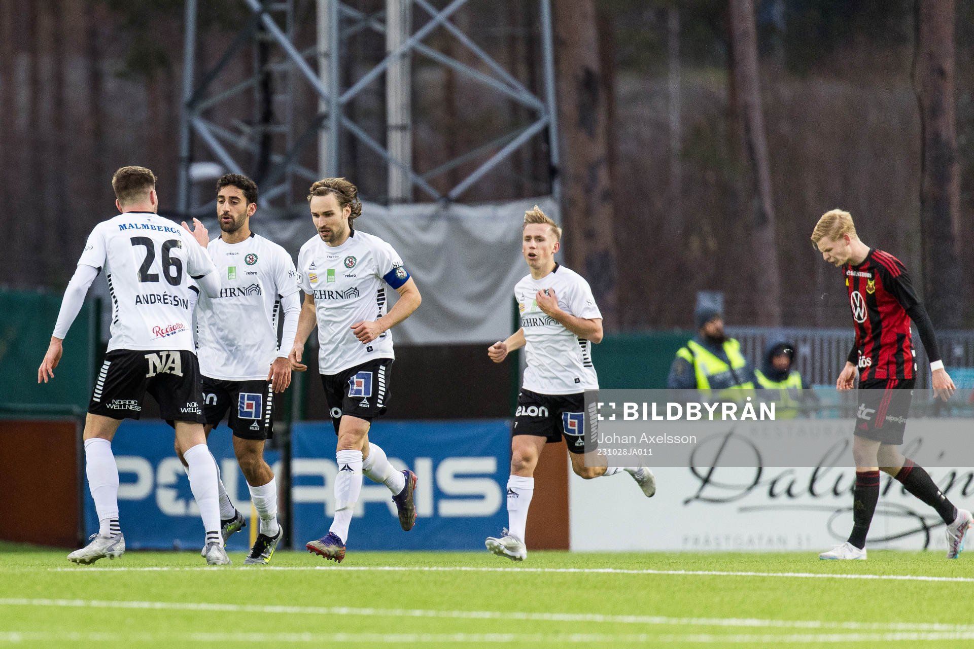 Örebros Lucas Shlimon jublar med lagkamrater