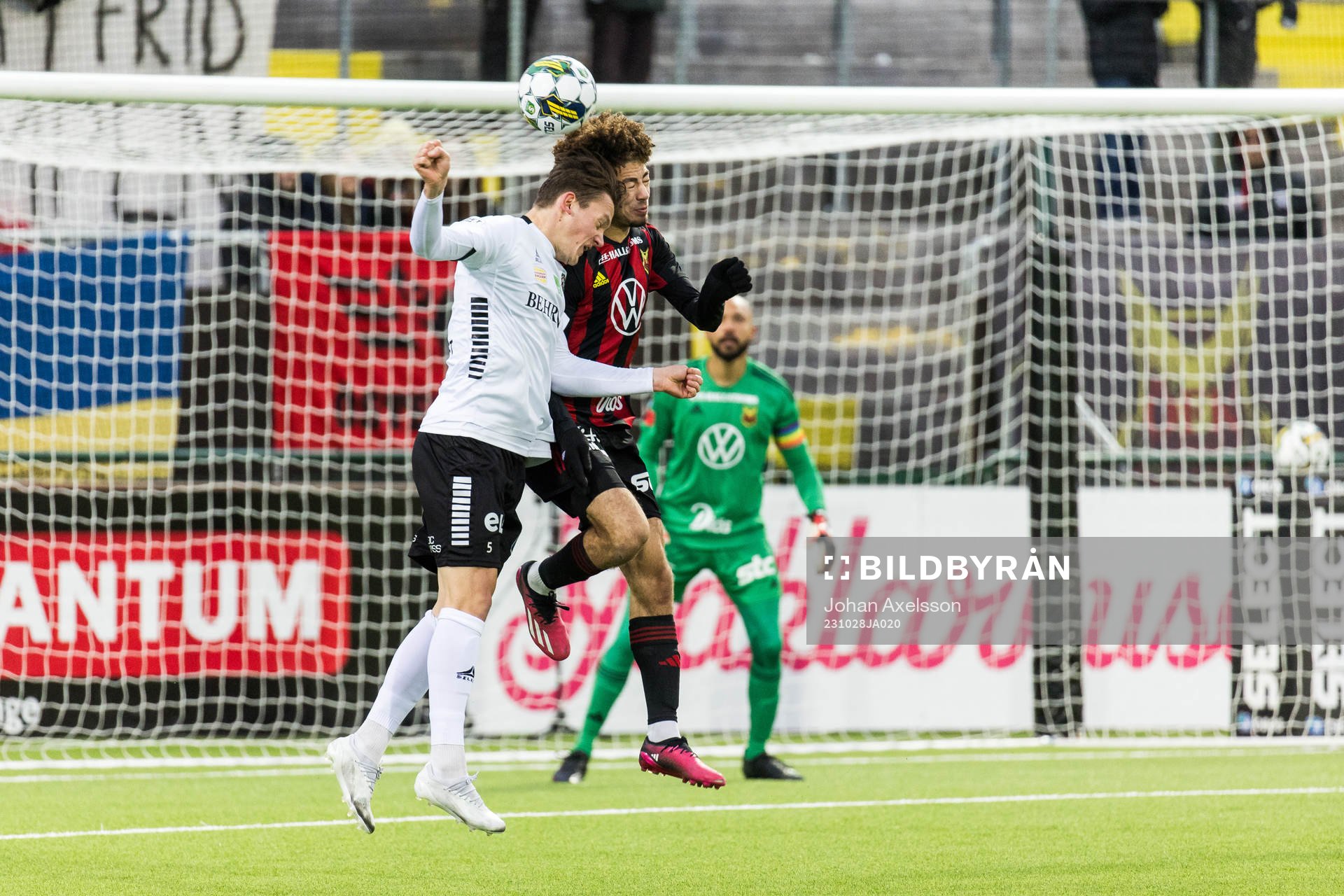 Örebros Daniel Hultqvist och Östersunds Andre Österholm