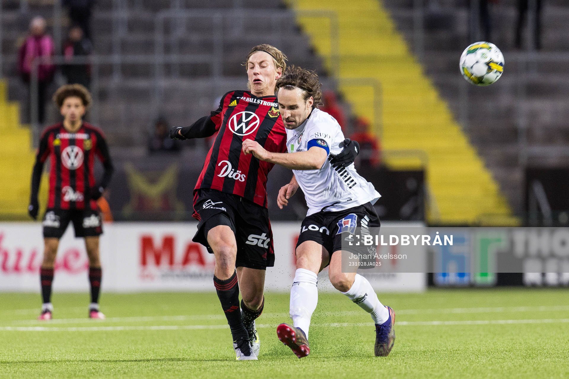 Örebros Kevin Walker och Östersunds Albin Sporrong