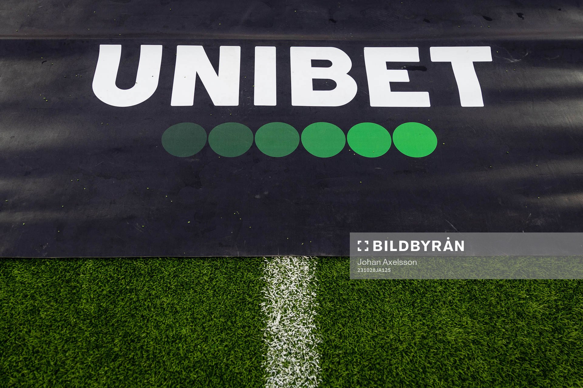 En matta med Unibet logga på  under fotbollsmatchen i Superettan mellan Östersund och Örebro den 28 oktober 2023 i Östersund. 