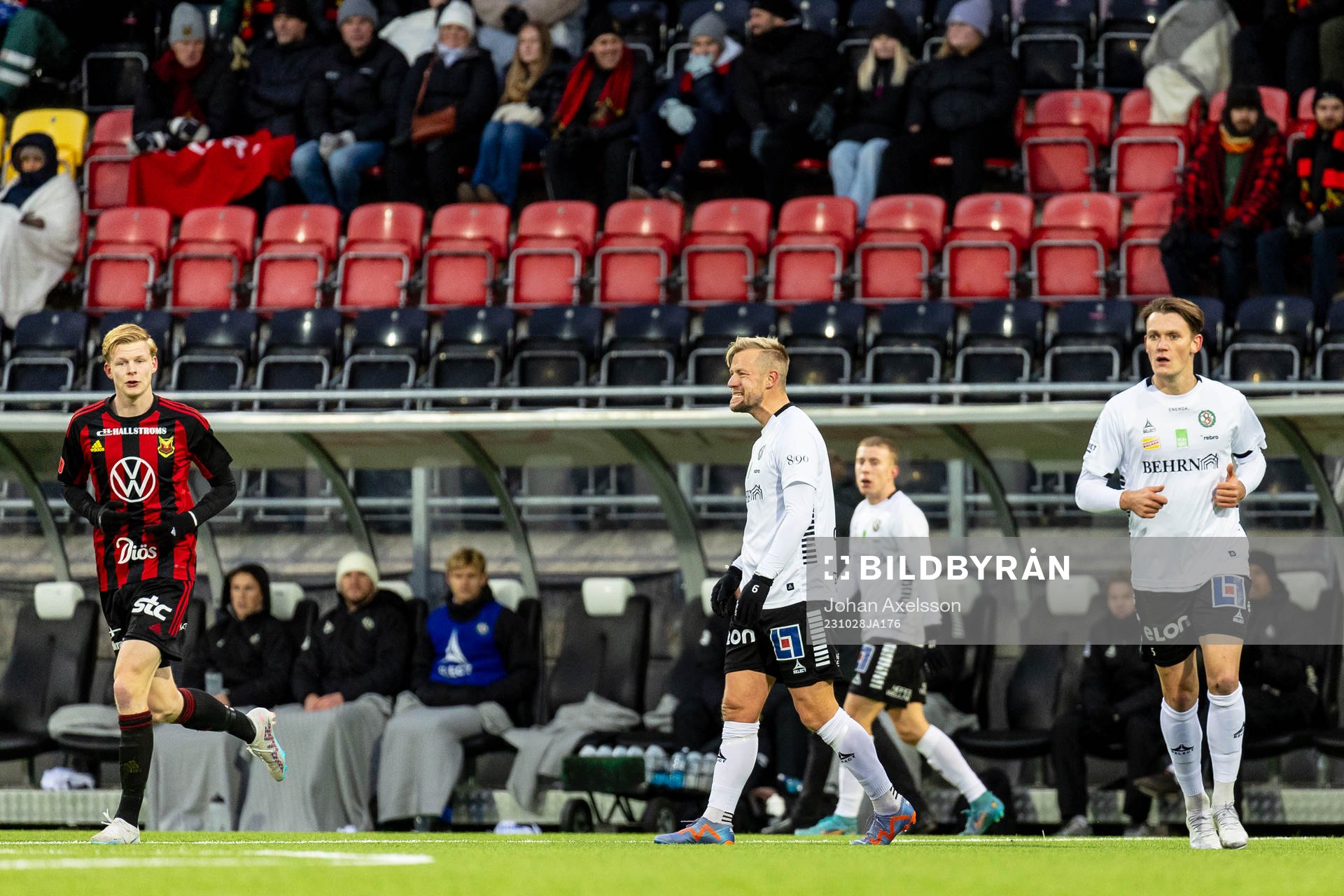 Örebros Sebastian Crona reagerar