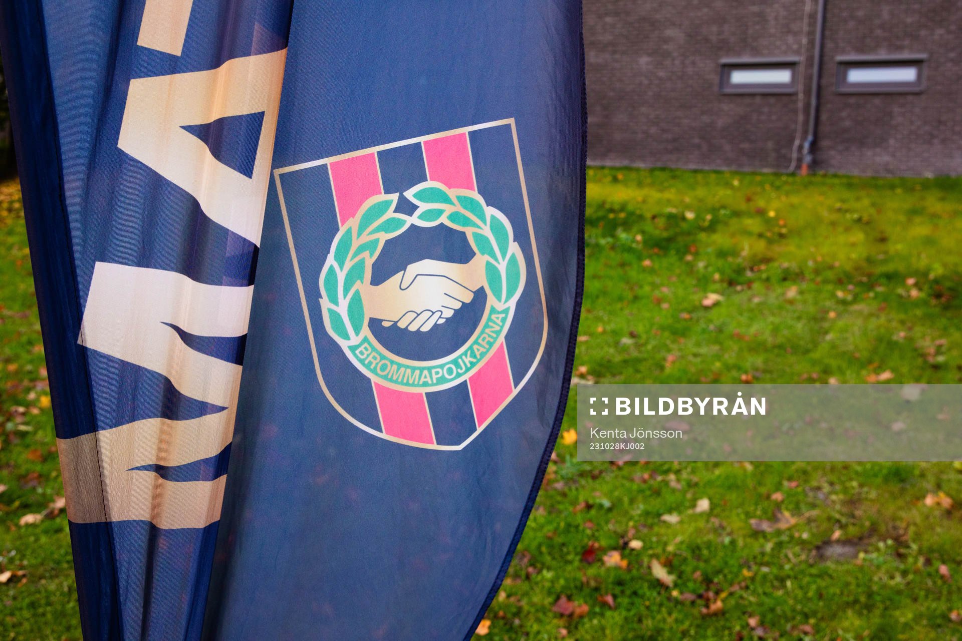 Brommapojkarnas logotyp på en flagga