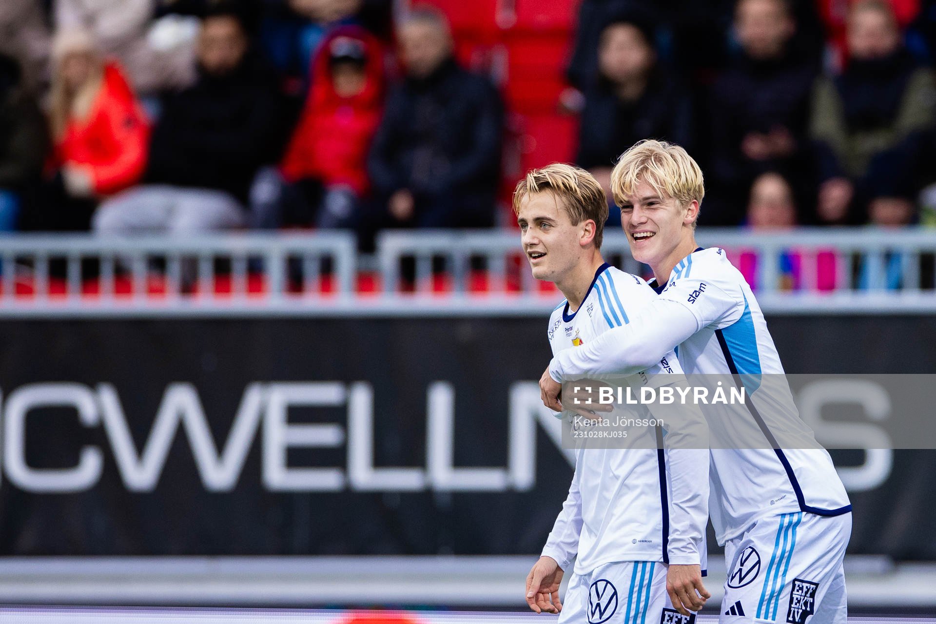 Djurgårdens Oskar Fallenius och Lucas Bergvall jublar