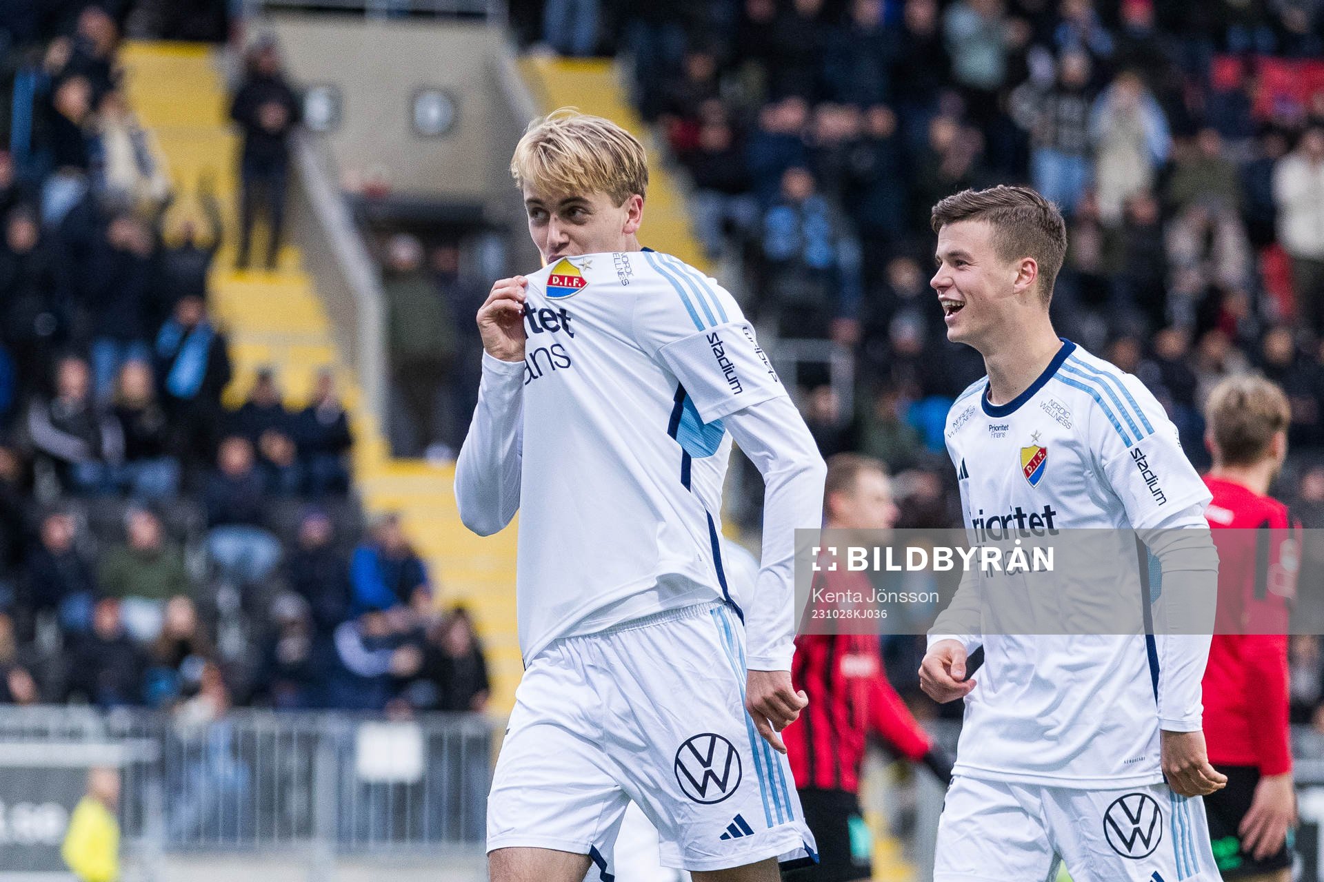 Djurgårdens Oskar Fallenius med Samuel Dahl jublar