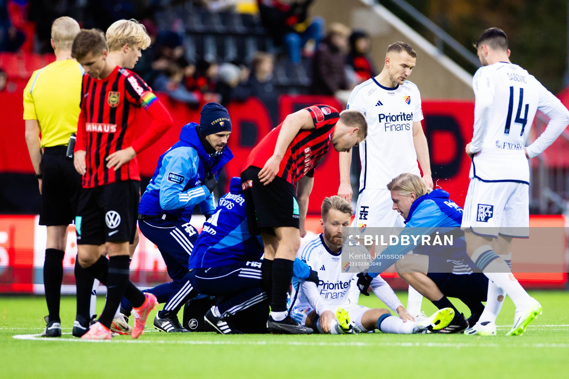 Djurgårdens Jacob Une Larsson har ont