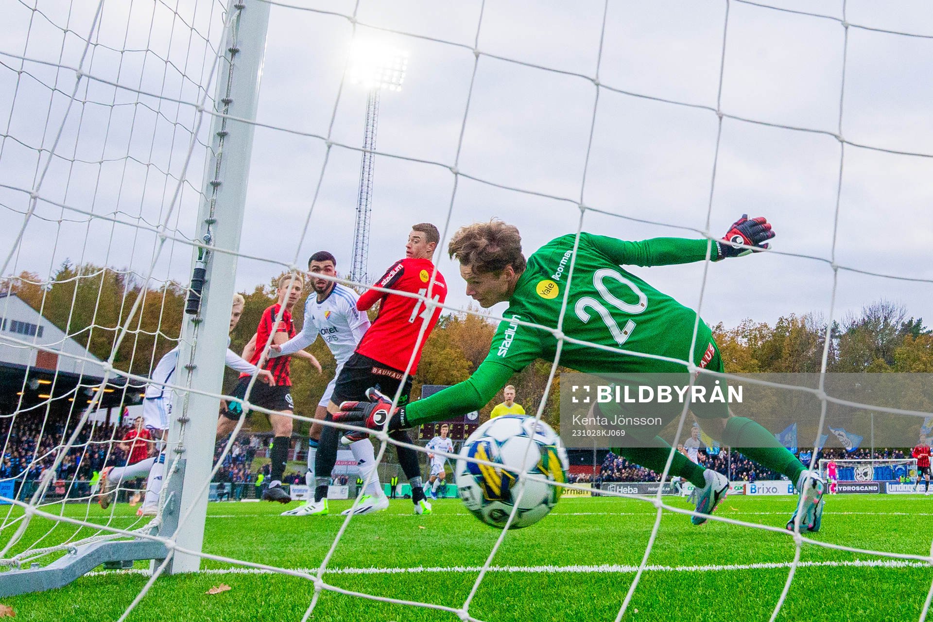 Djurgårdens Lucas Bergvall gör 0-1 bakom Brommapojkarnas