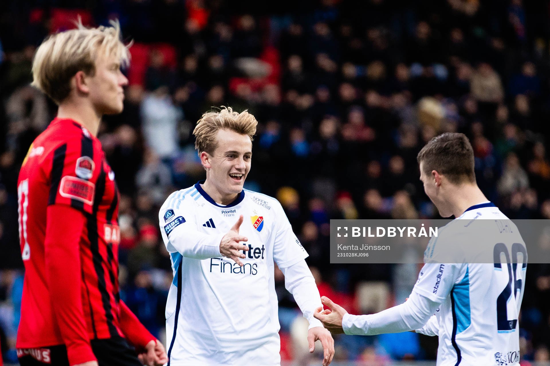 Djurgårdens Oskar Fallenius jublar med Samuel Dahl