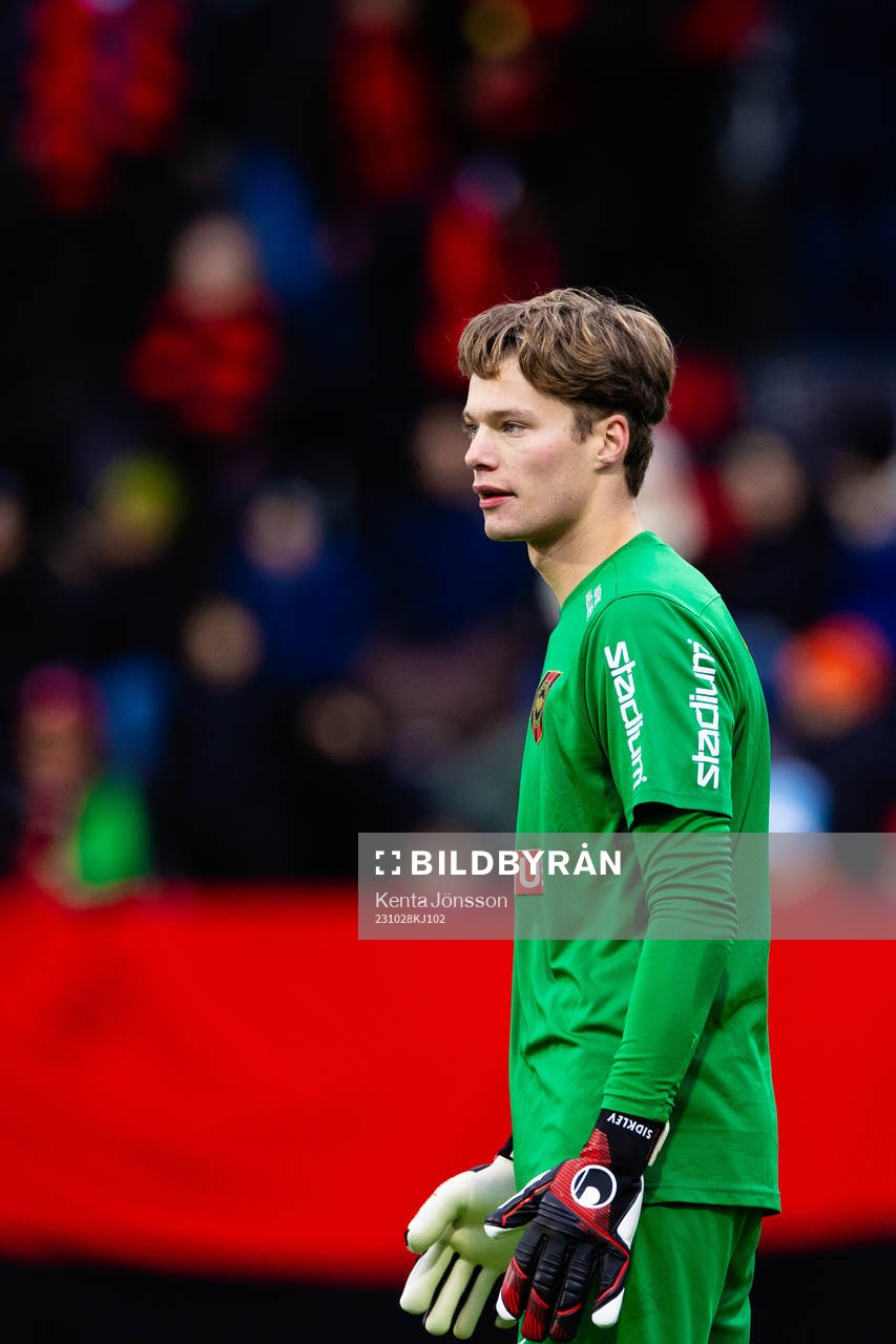 Brommapojkarnas målvakt Filip Sidklev