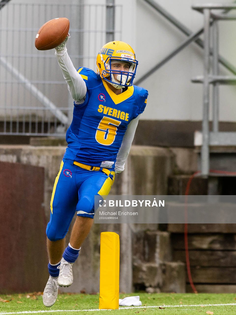 Johan Hallgren of Sweden celebrates a touchdown