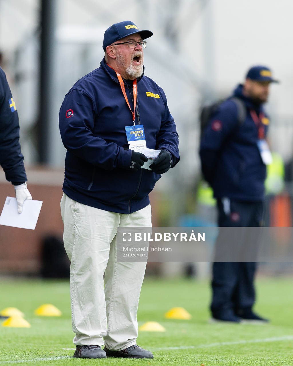 Head coach BD Kennedy of Sweden