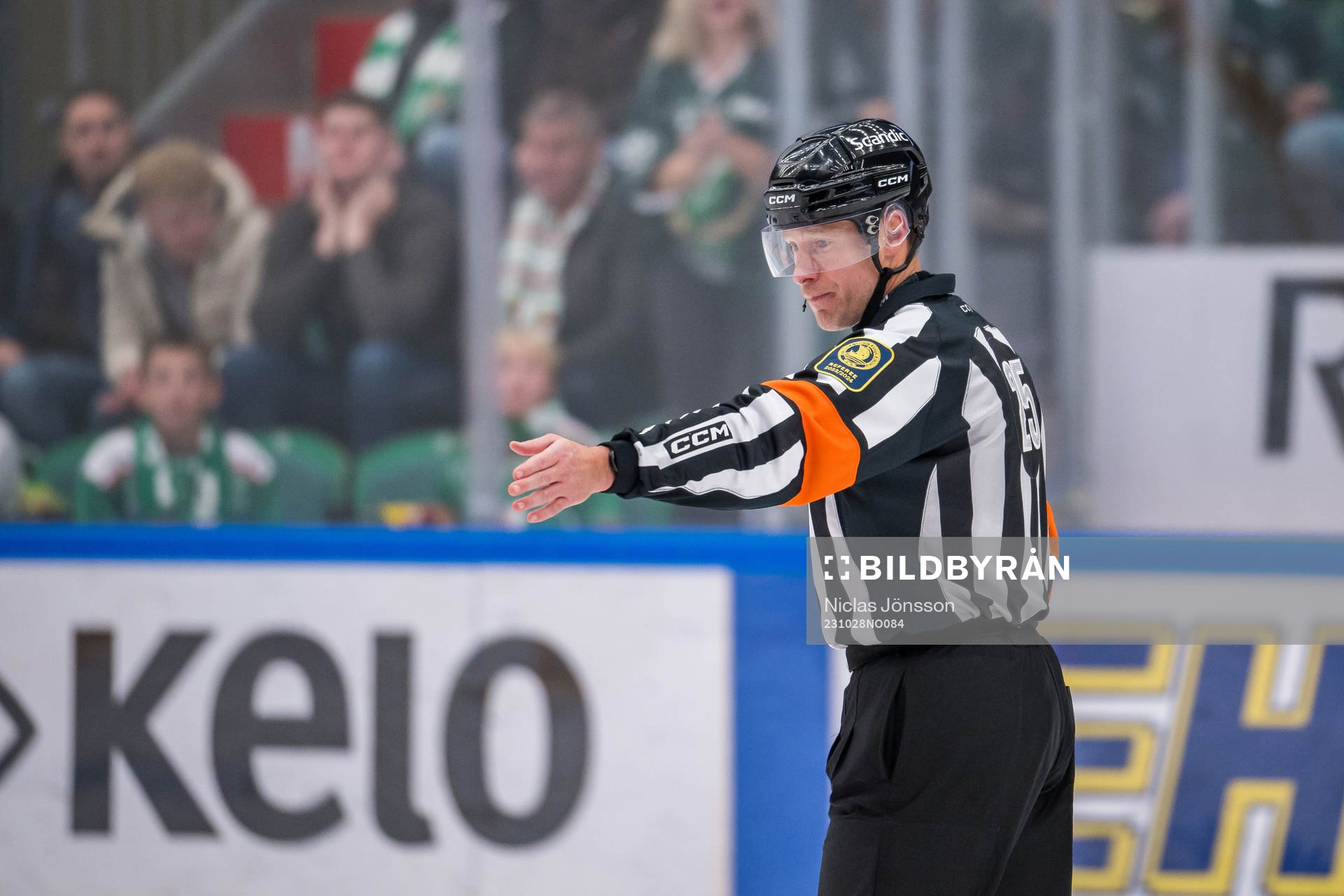 Domare Tobias Björk dömer mål till 1-2