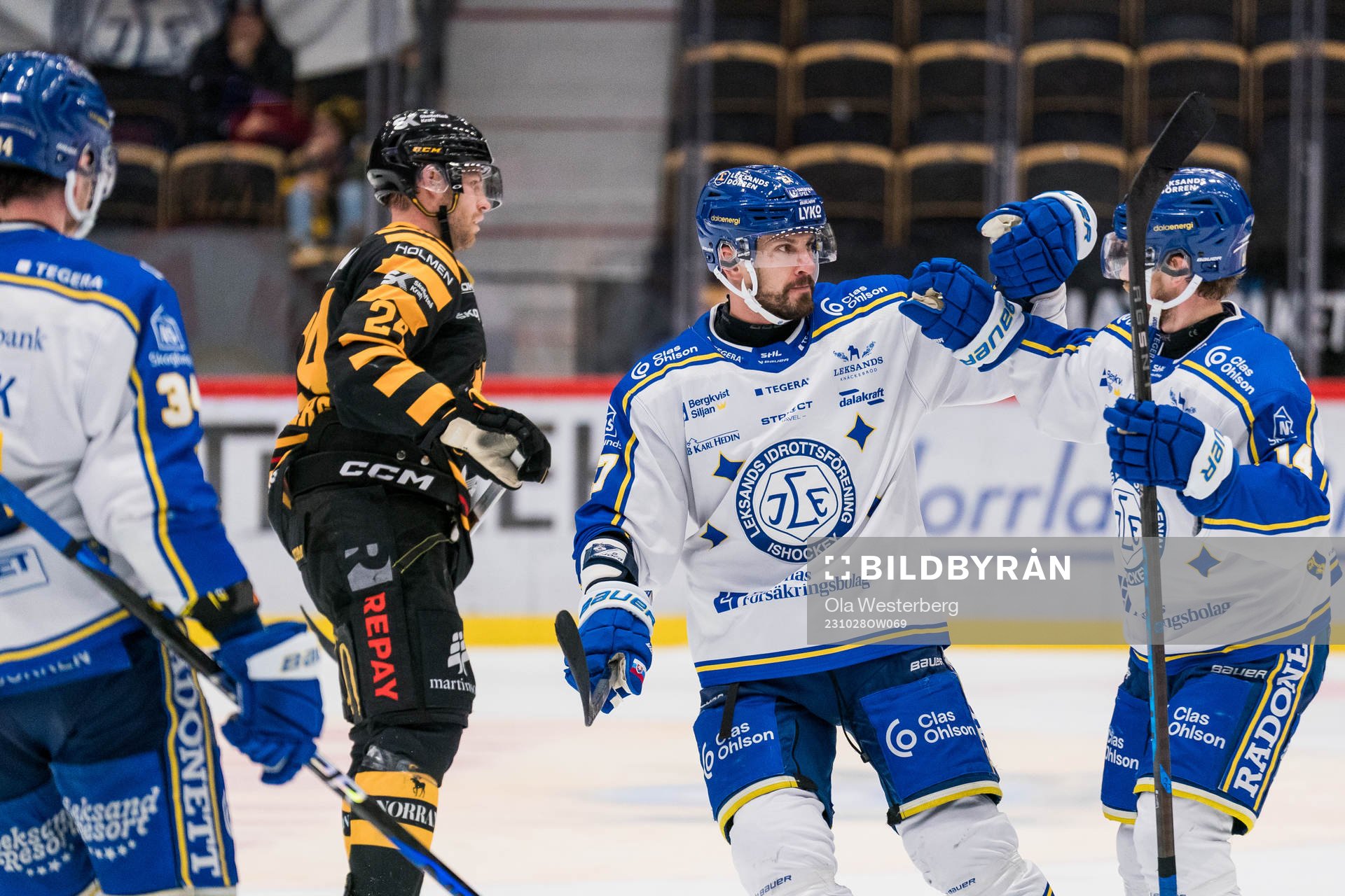 Leksands Marek Hrivik och Oskar Lang jublar