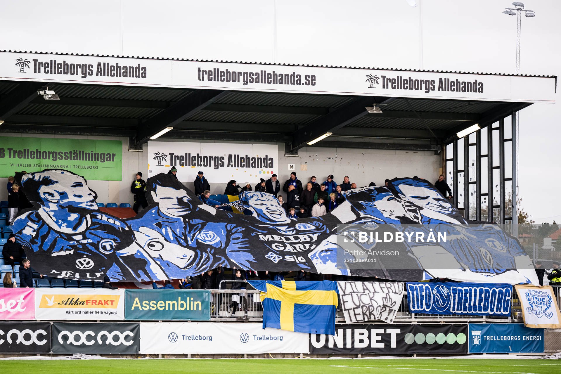 Trelleborgs supportrar med ett tifo