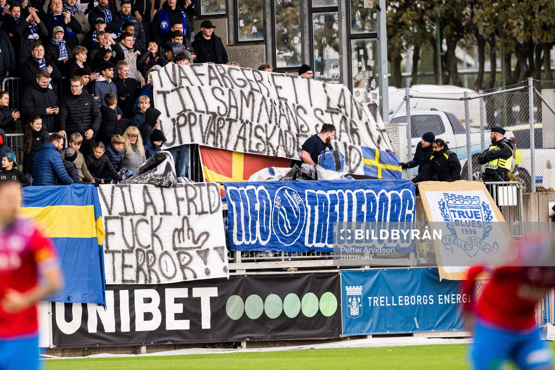 Trelleborgs supportrar med ett tifo