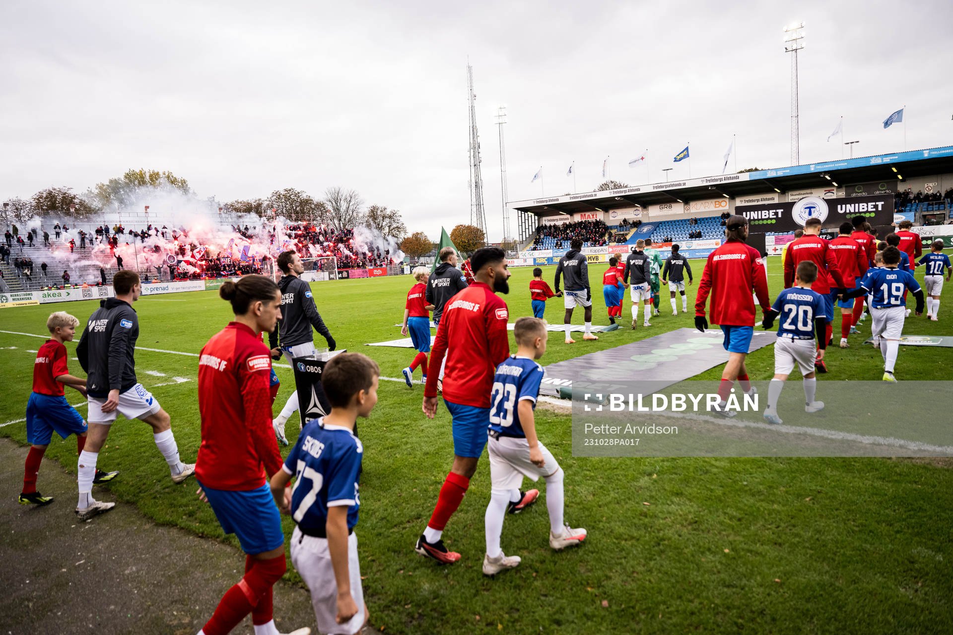 Spelarna gör entré