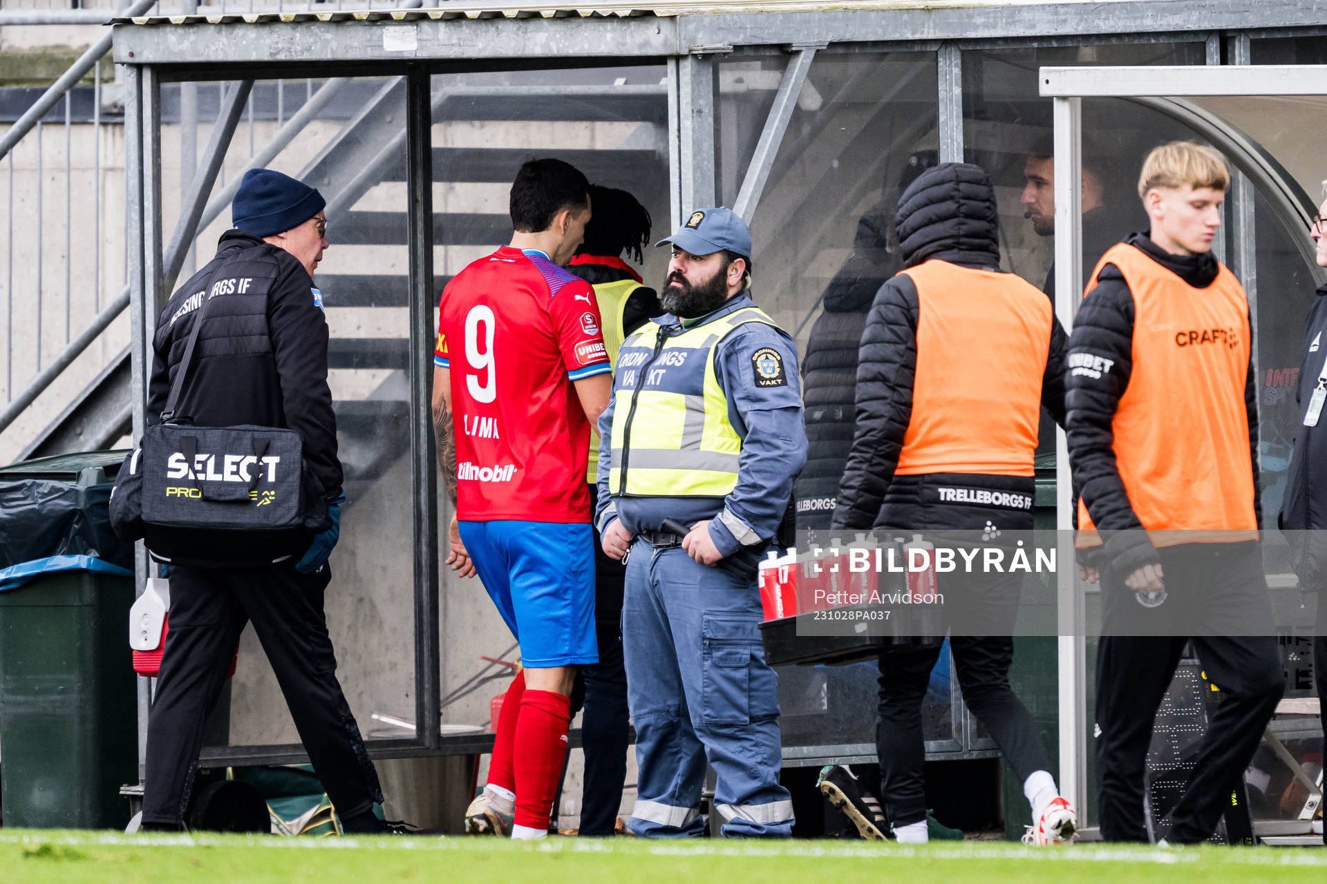 Helsingborgs Lucas Lima lämnar planen