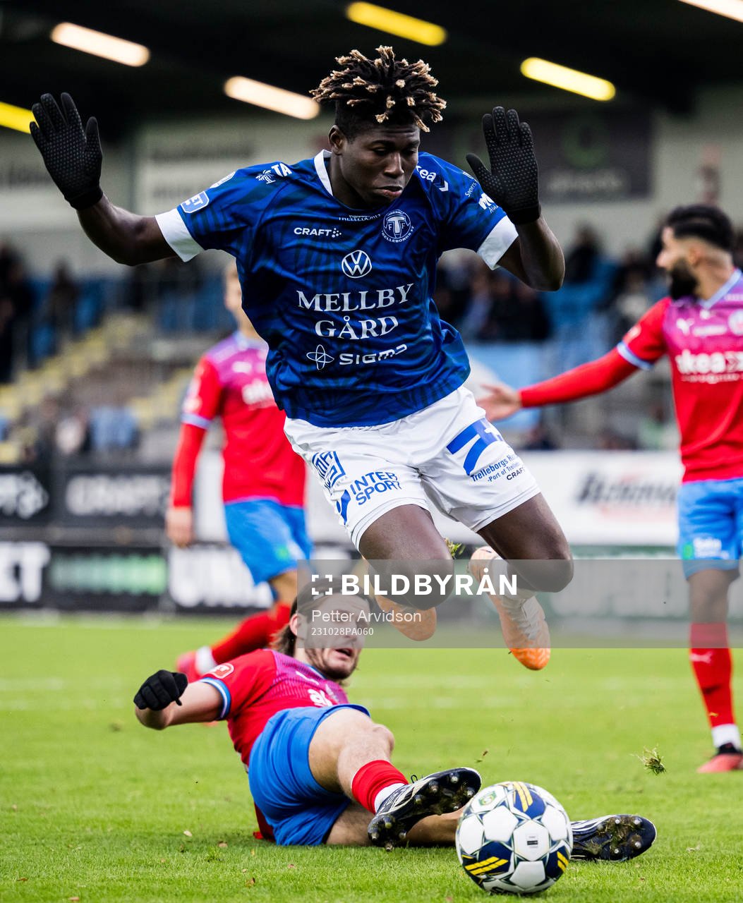 Helsingborgs Wilhelm Loeper och Trelleborgs Abel Ogwuche