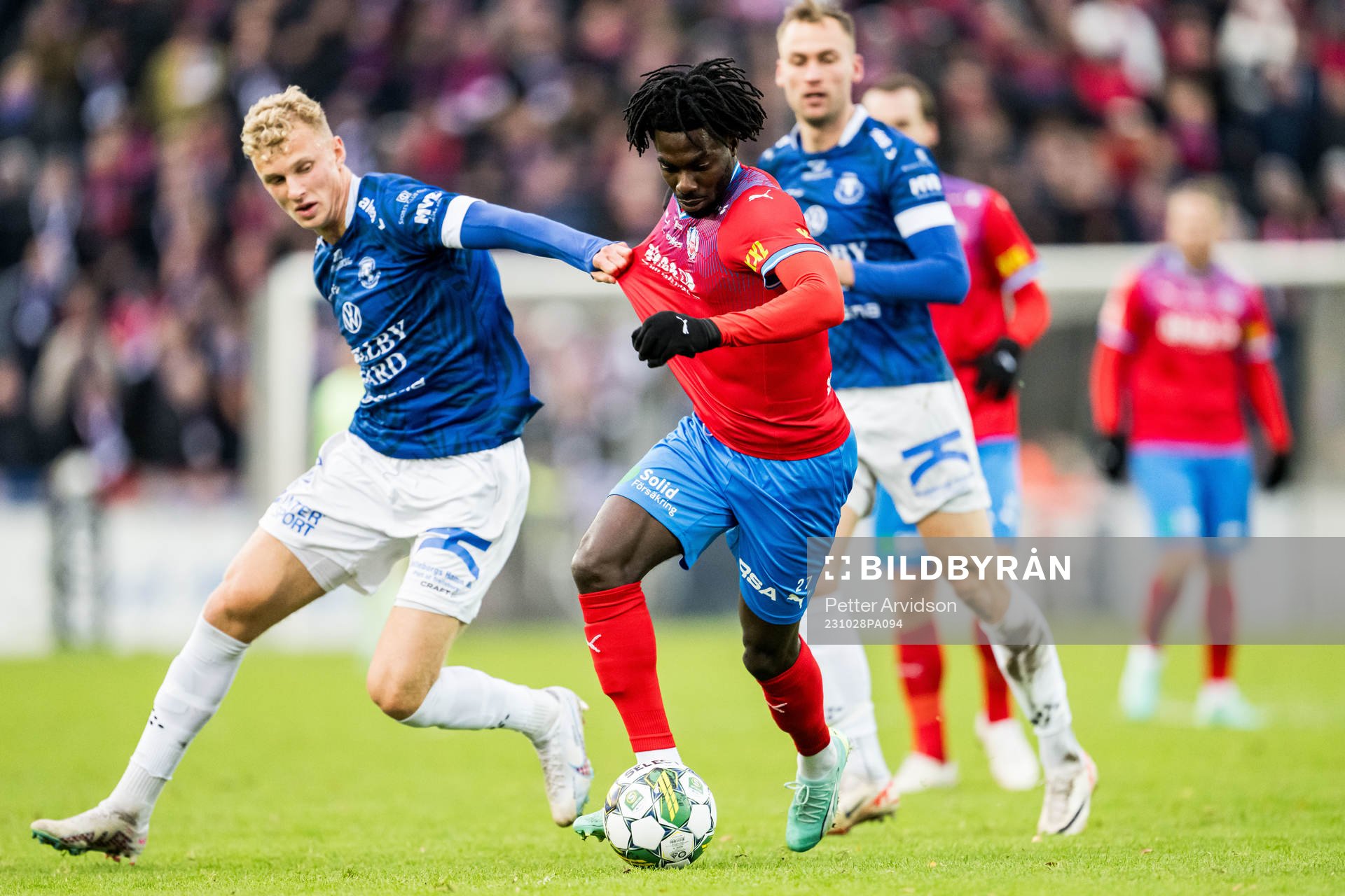 Trelleborgs Liam Olausson och Helsingborgs Benjamin Acquah