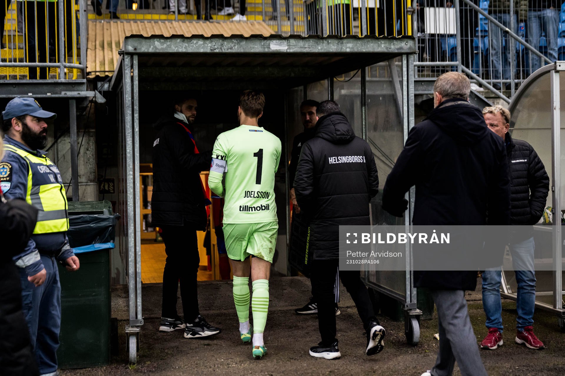 Helsingborgs målvakt Kalle Joelsson deppar