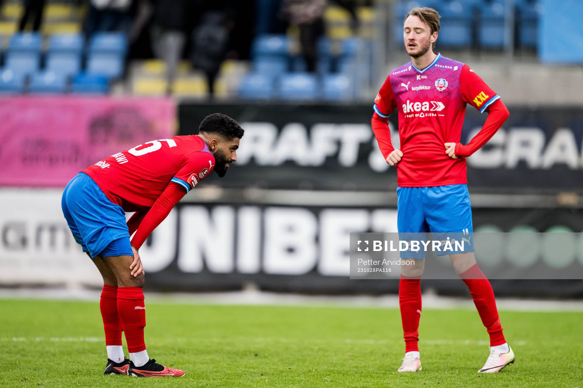 Helsingborgs Amin Al-Hamawi och Rasmus Jönsson deppar