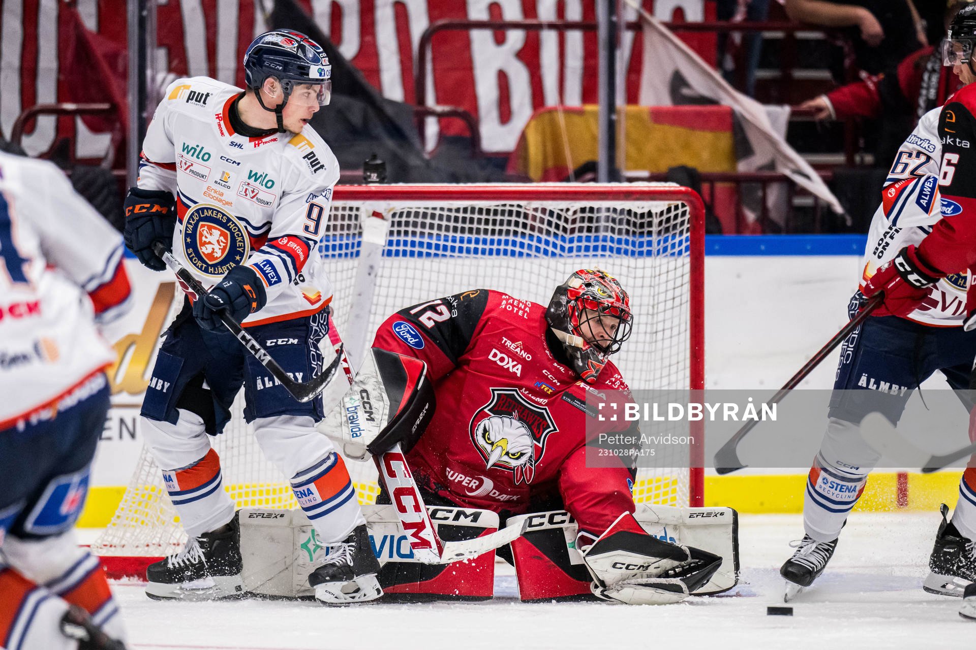 Växjö Lakers HCs Victor Stjernborg och IF Malmö Redhawks