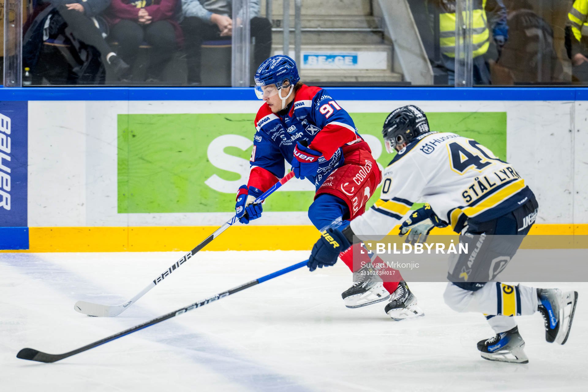 Oskarshamns Logan Hutsko och HV71s Oskar Stål-Lyrenäs