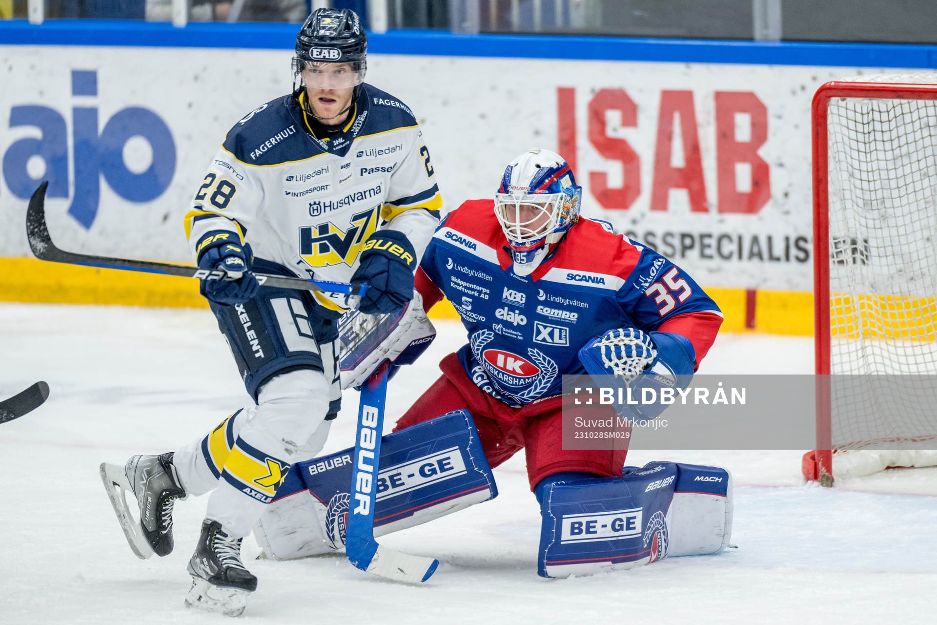 HV71s Joonas Nättinen och Oskarshamns målvakt Emil Kruse