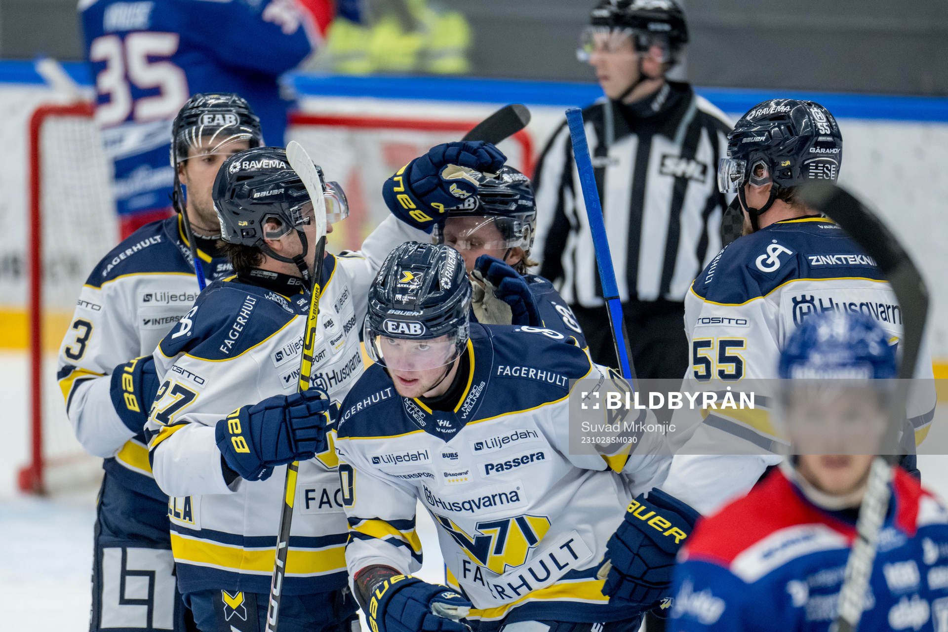 HV71s Oskar Stål-Lyrenäs jublar