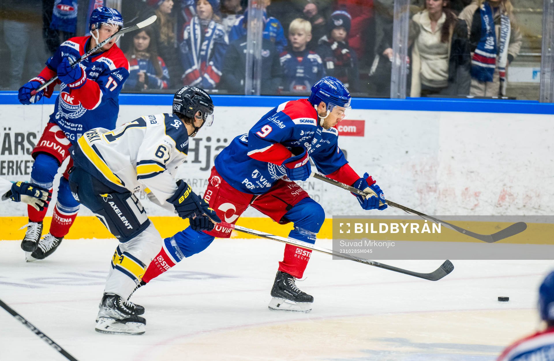HV71s Oliwer Kaski och Oskarshamns Ahti Oksanen