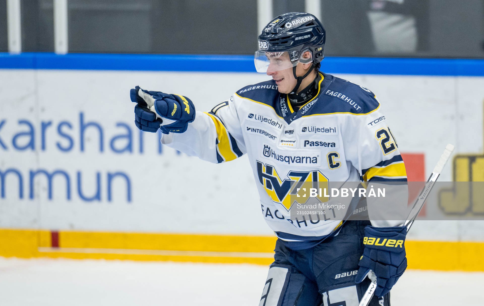 HV71s André Petersson jublar