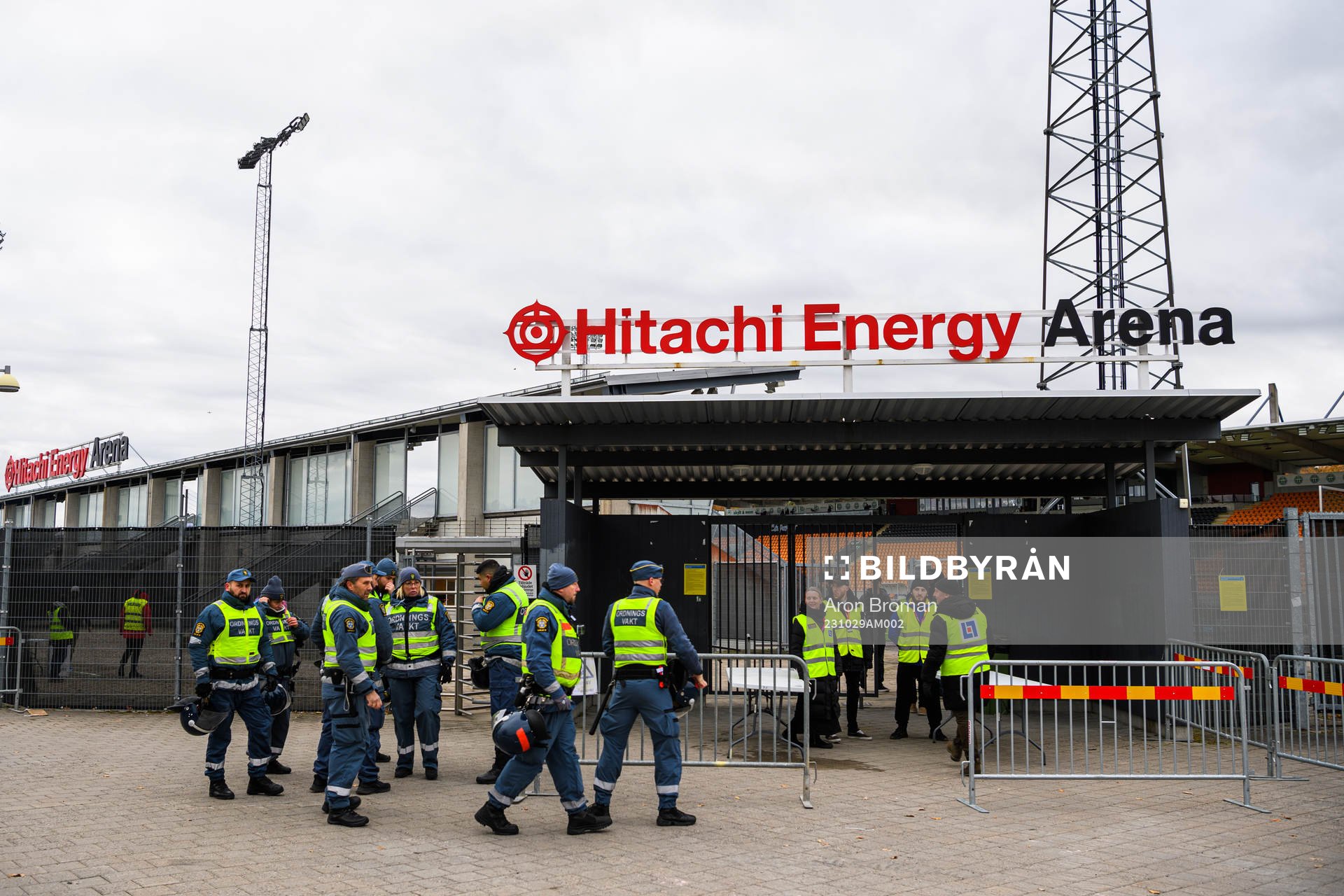 Ordningsvakten utanför Hitachi Arena