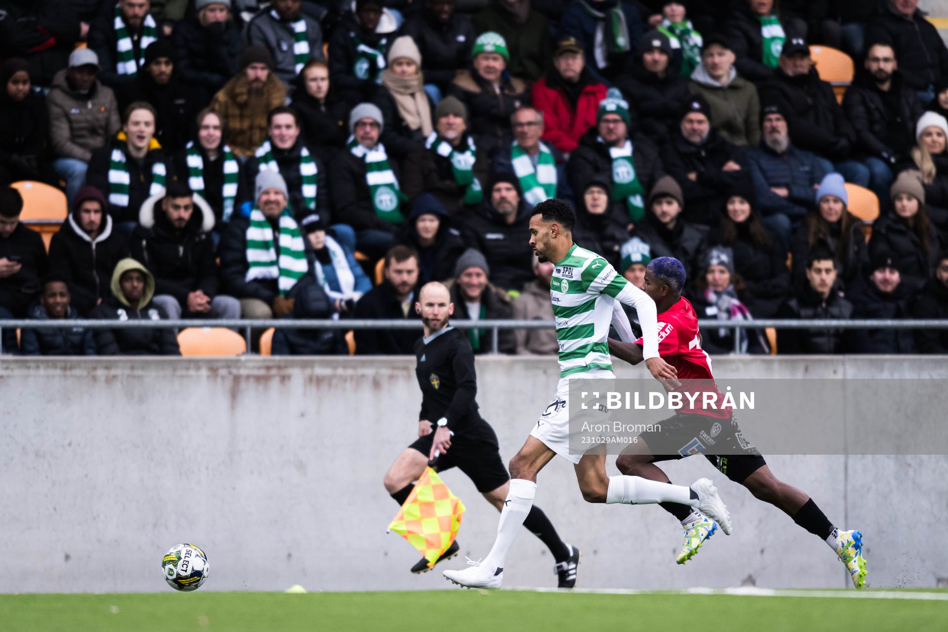 Västerås SKs Alex Douglas och GAISs Chovanie Shakur