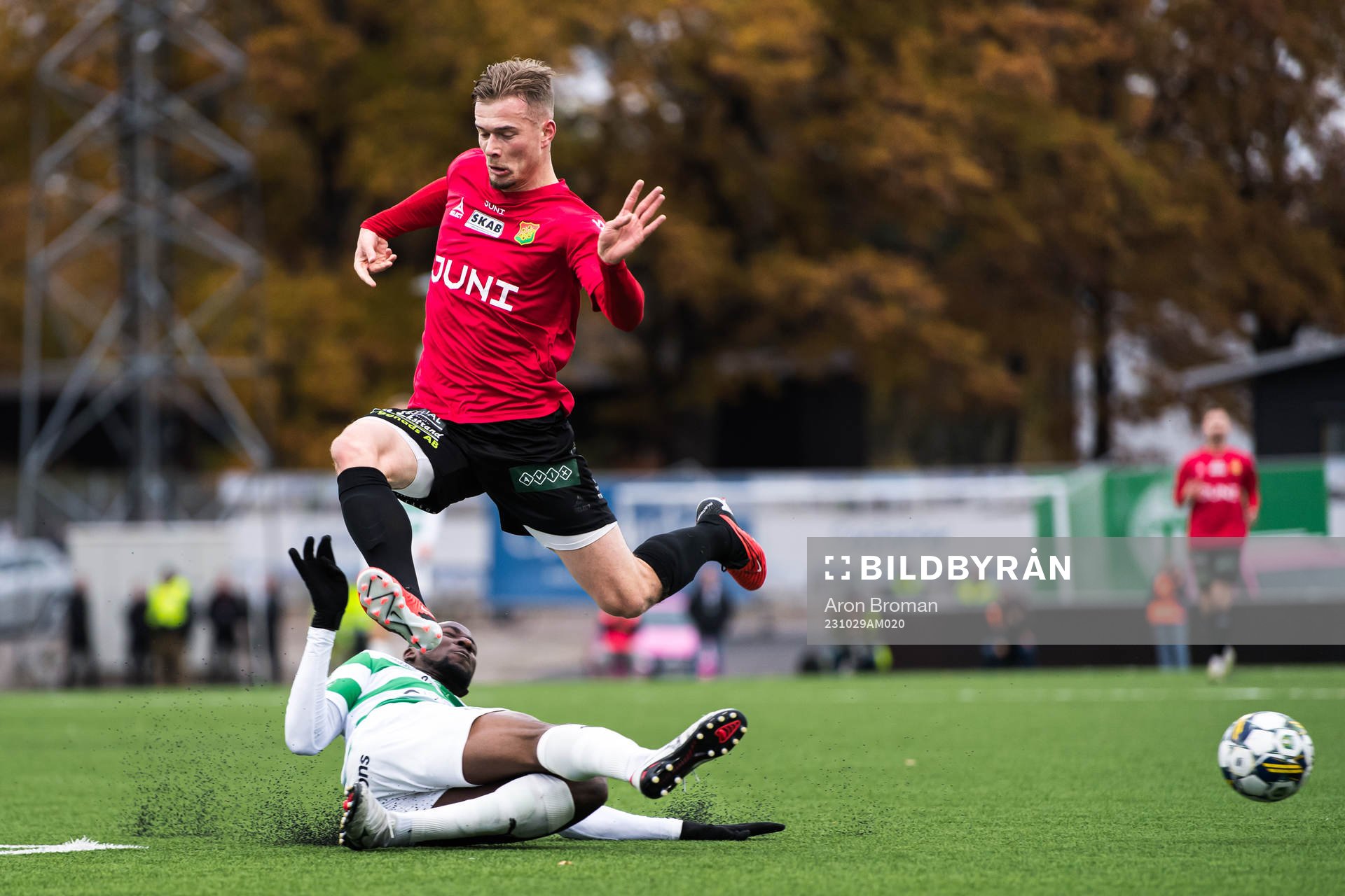 Västerås SKs Frederic Nsabiyumva och GAISs Alexander Ahl