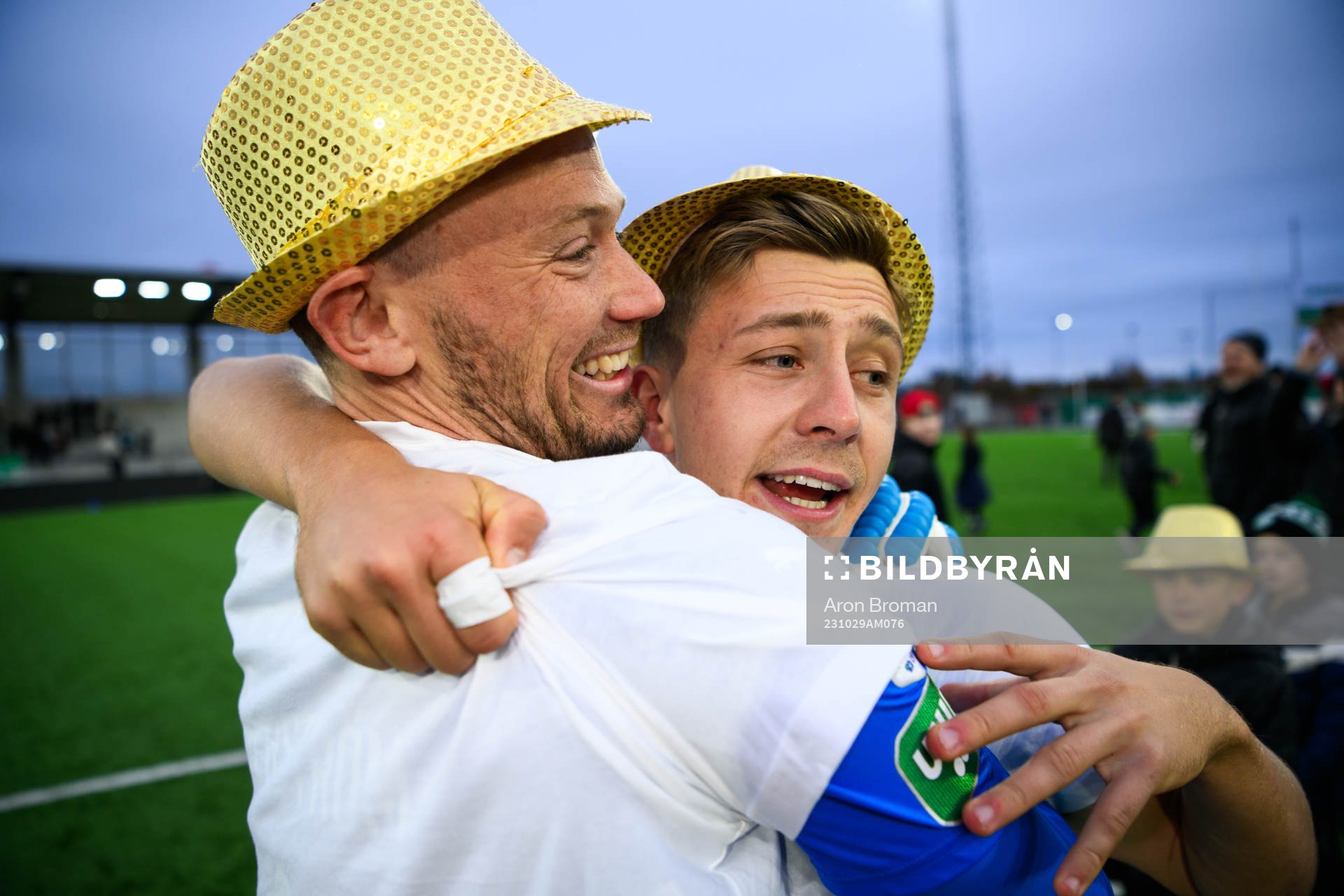Västerås SKs målvakt Anton Fagerström och Västerås SKs Simon Gefvert jublar över avancemanget till Allsvenskan efter fotbollsmatchen i Superettan mellan Västerås SK och GAIS den 29 oktober 2023 i Västerås.