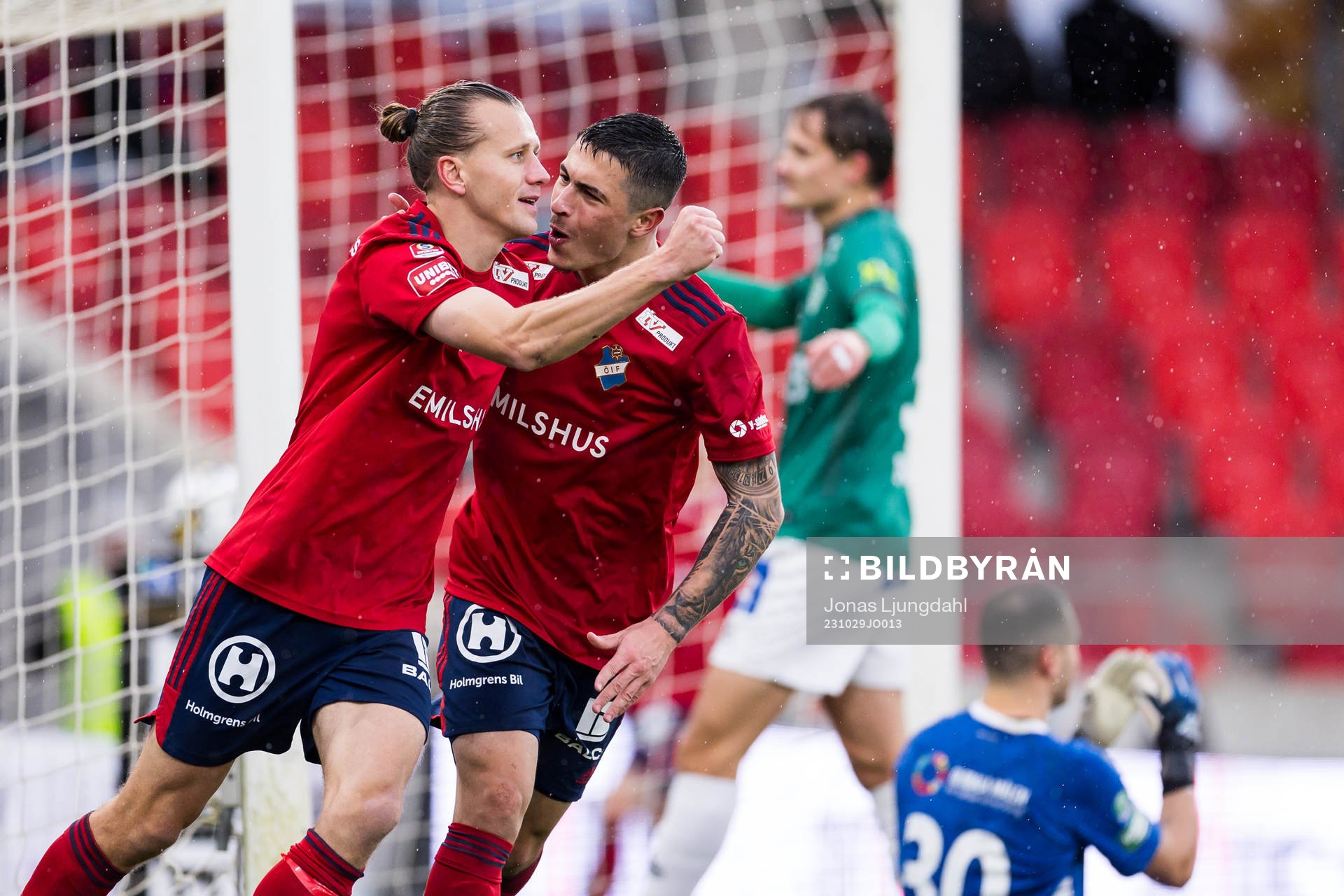 Östers Jesper Jonasson Westermark och Antonio Yakoub jublar