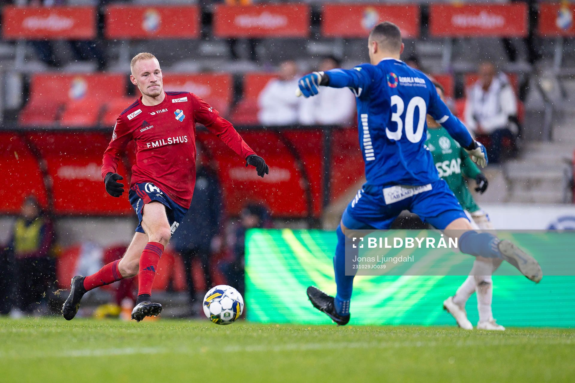 Östers Adam Bergmark Wiberg och Brages målvakt Andre