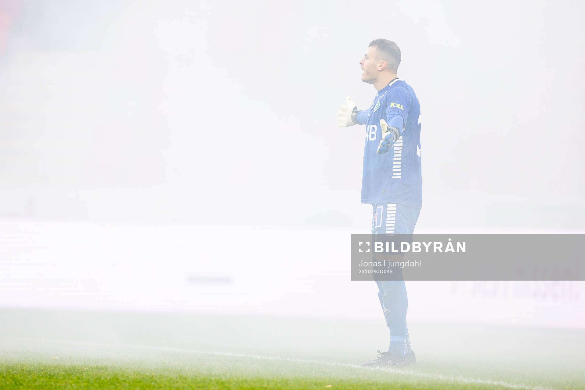 Brages målvakt Andre Bernardini i rök