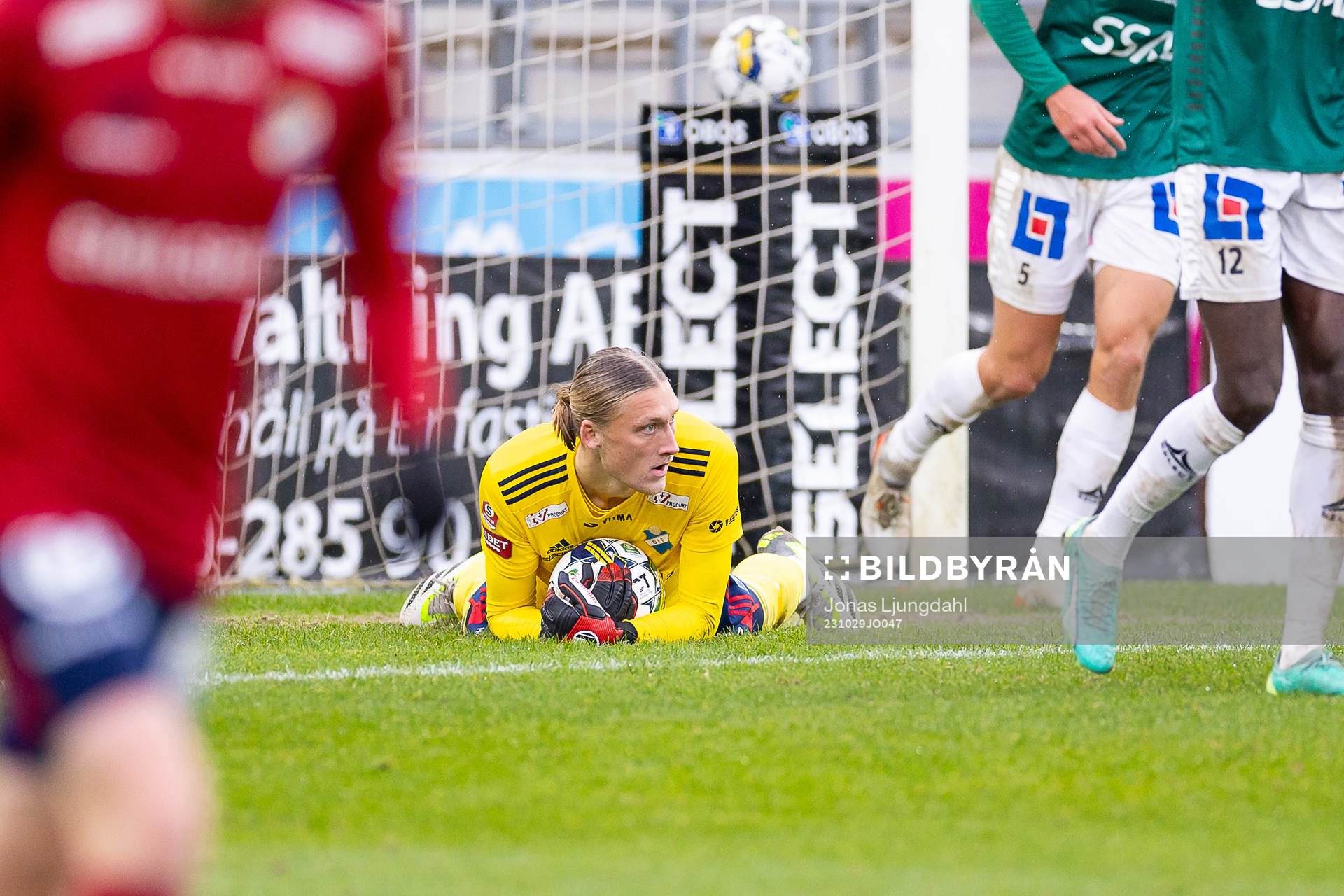 Östers målvakt Carl Lundahl Persson