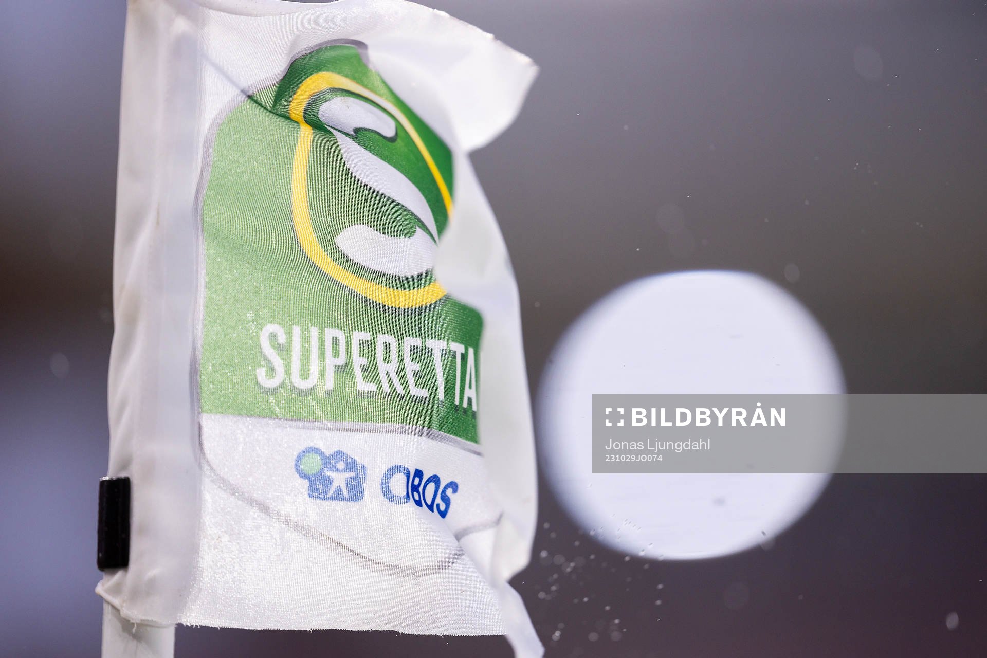 Hörnflagga med Superettan logo