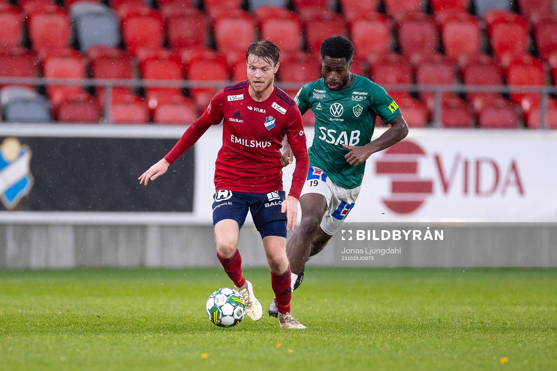 Östers Daniel Ljung och Brages Kevin Appiah Nyarko