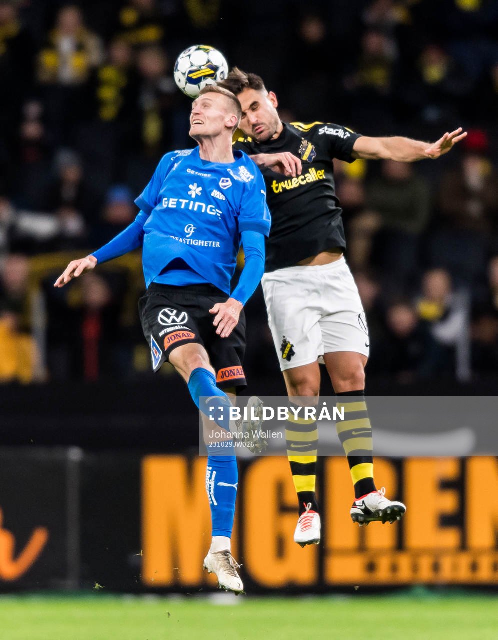 Halmstads Viktor Granath och AIKs Sotirios Papagiannopoulos