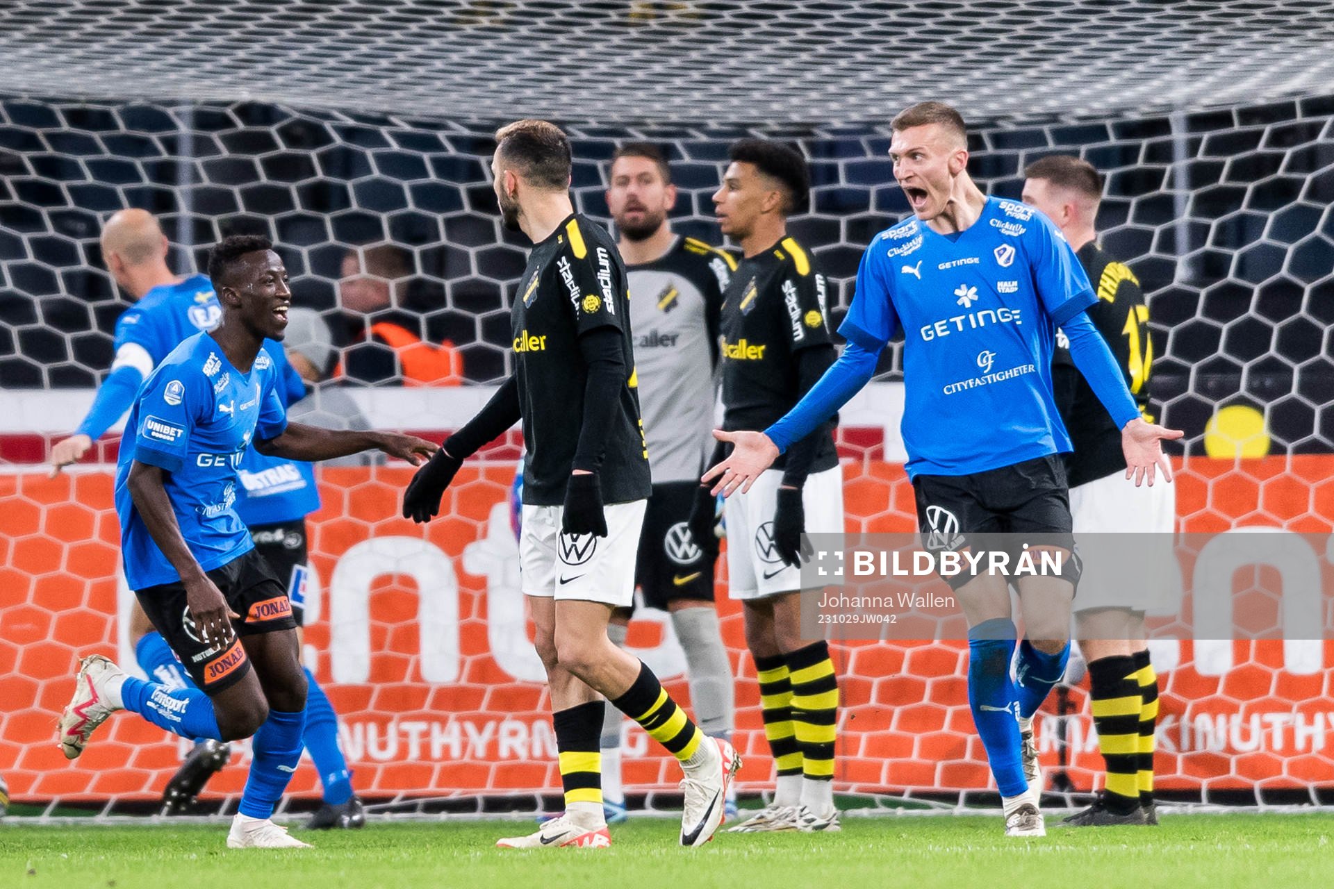 Halmstads Viktor Granath jublar