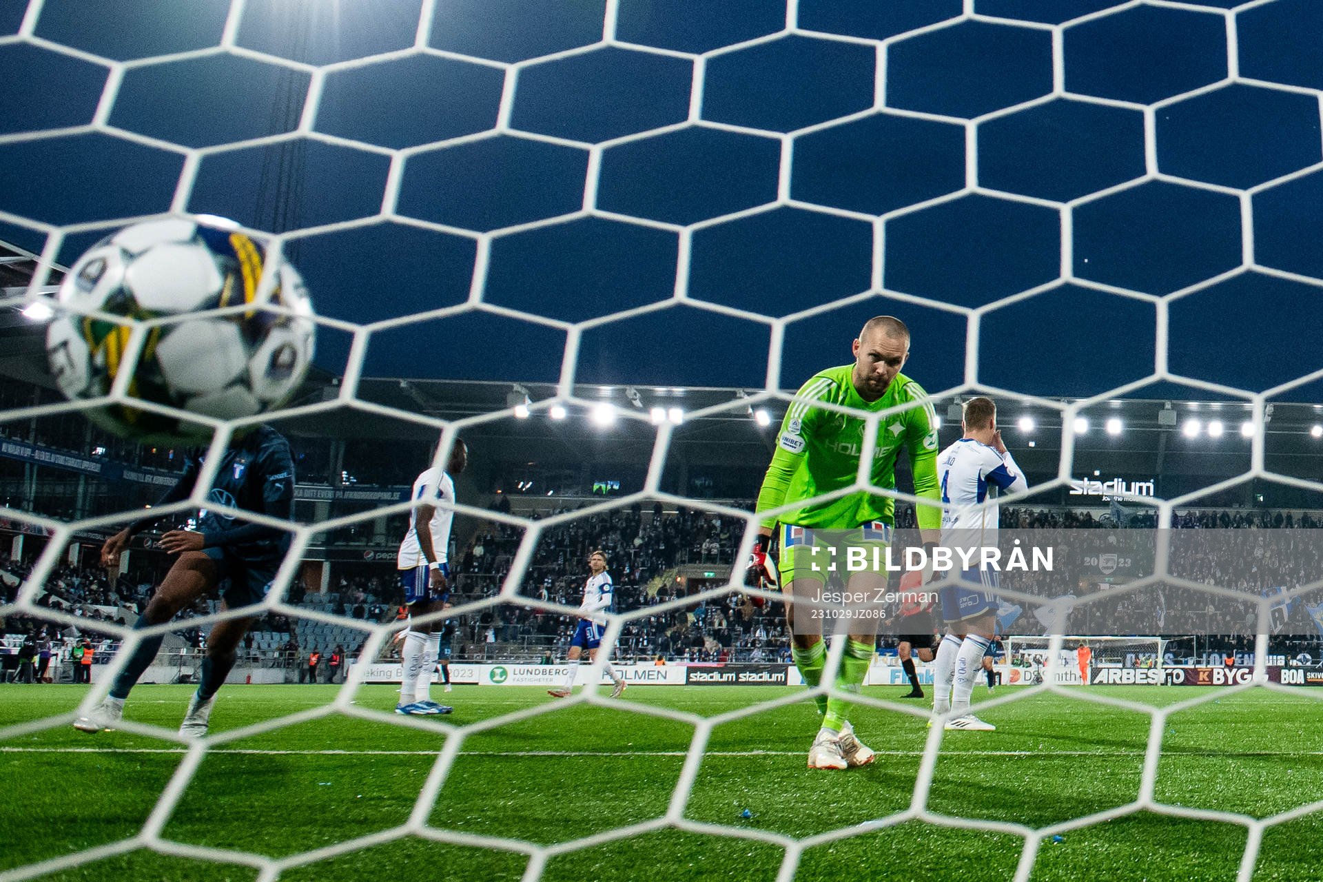 IFK Norrköpings målvakt Oscar Jansson deppar