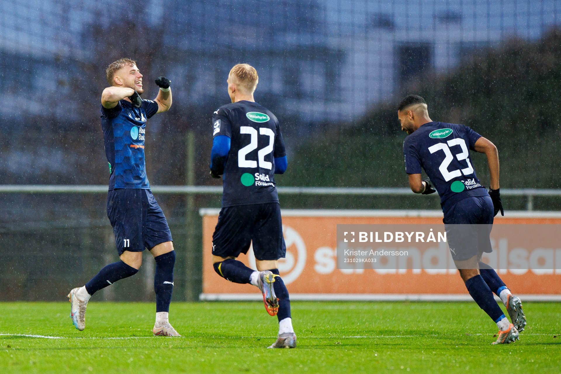 Eskilsminnes Oliver Åkerman jublar