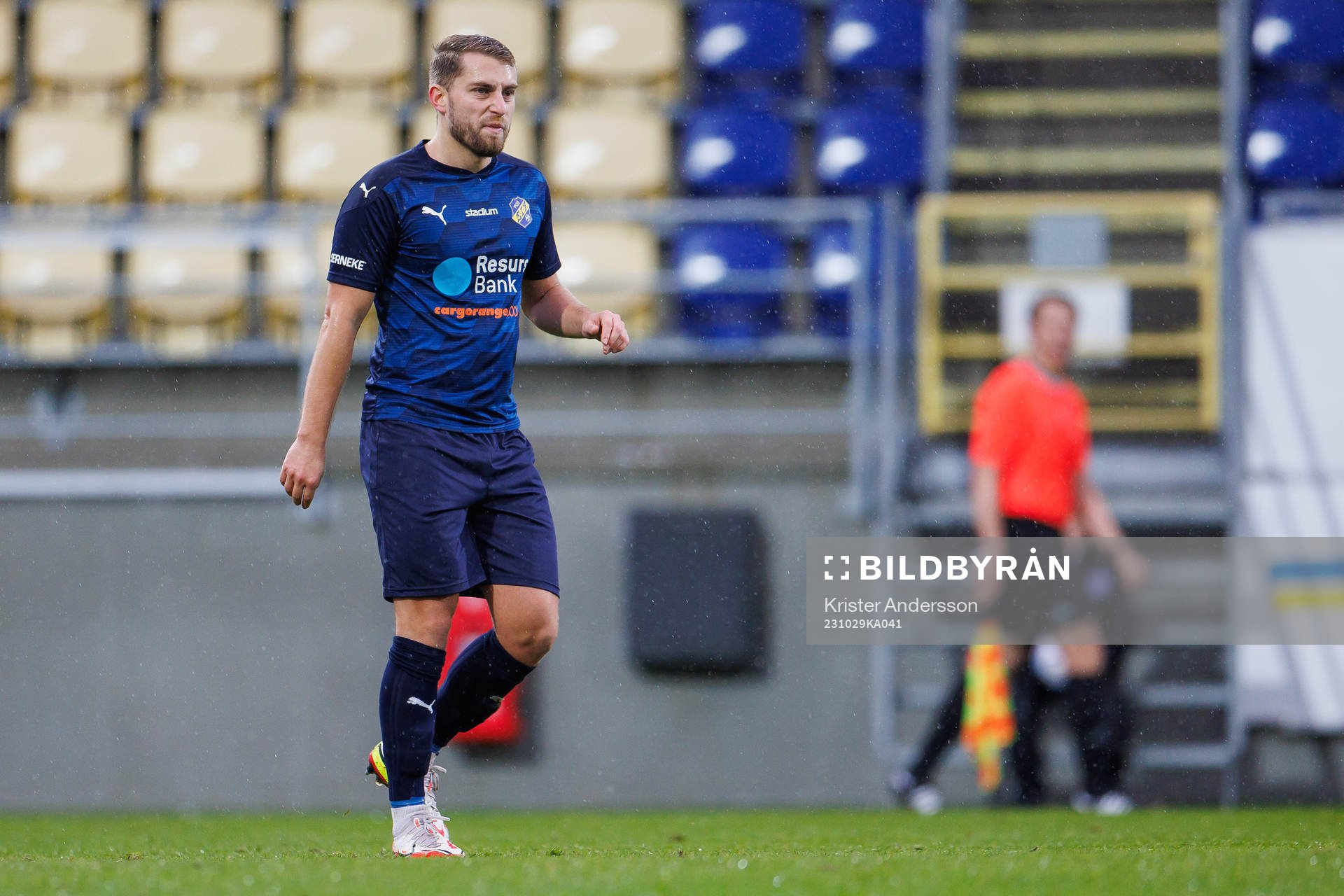 Eskilsminnes Endrit Ibishi under fotbollsmatchen i Ettan södra mellan Falkenberg och Eskilsminne den 29 oktober 2023 i Falkenberg. 