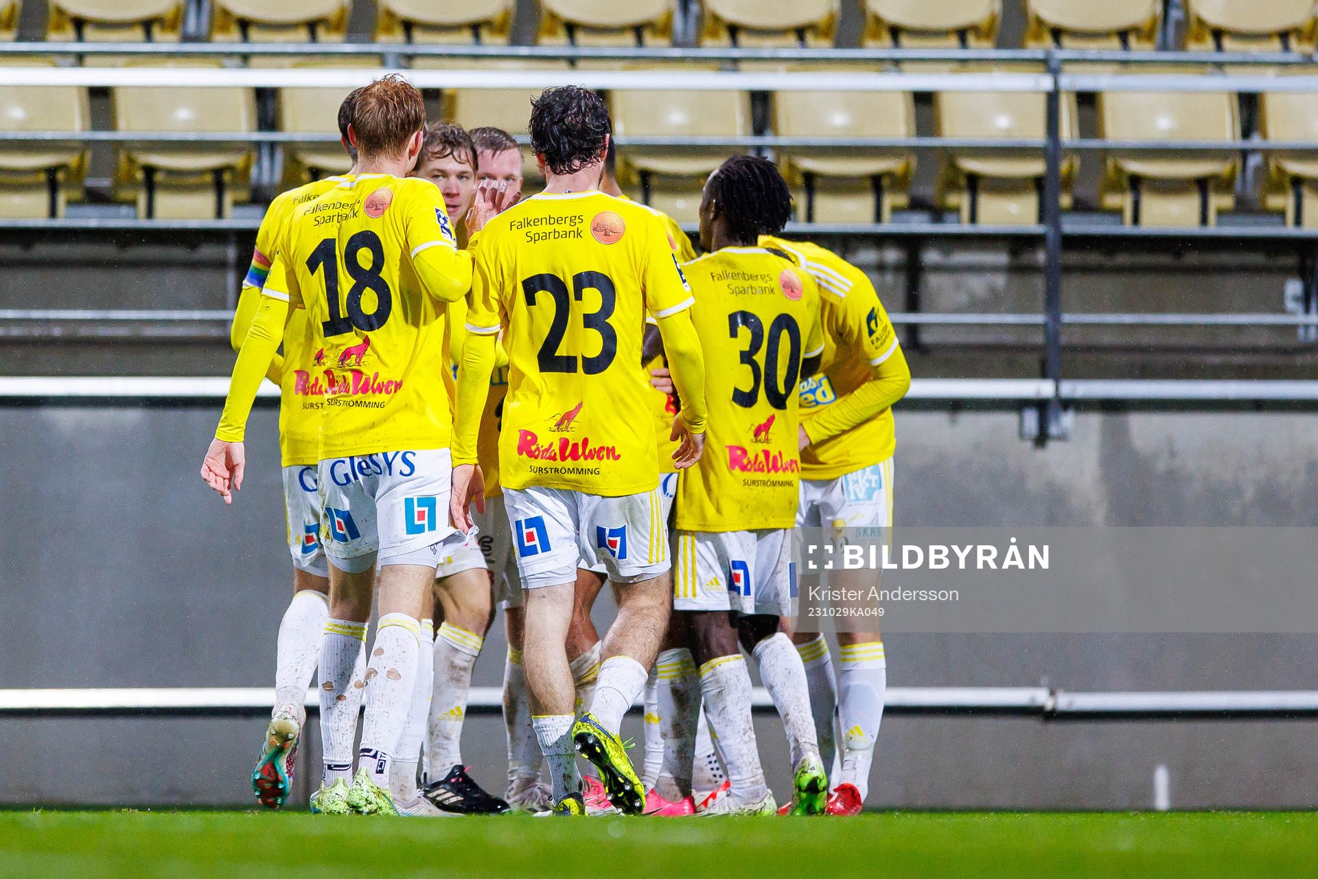 Falkenbergs spelare jublar
