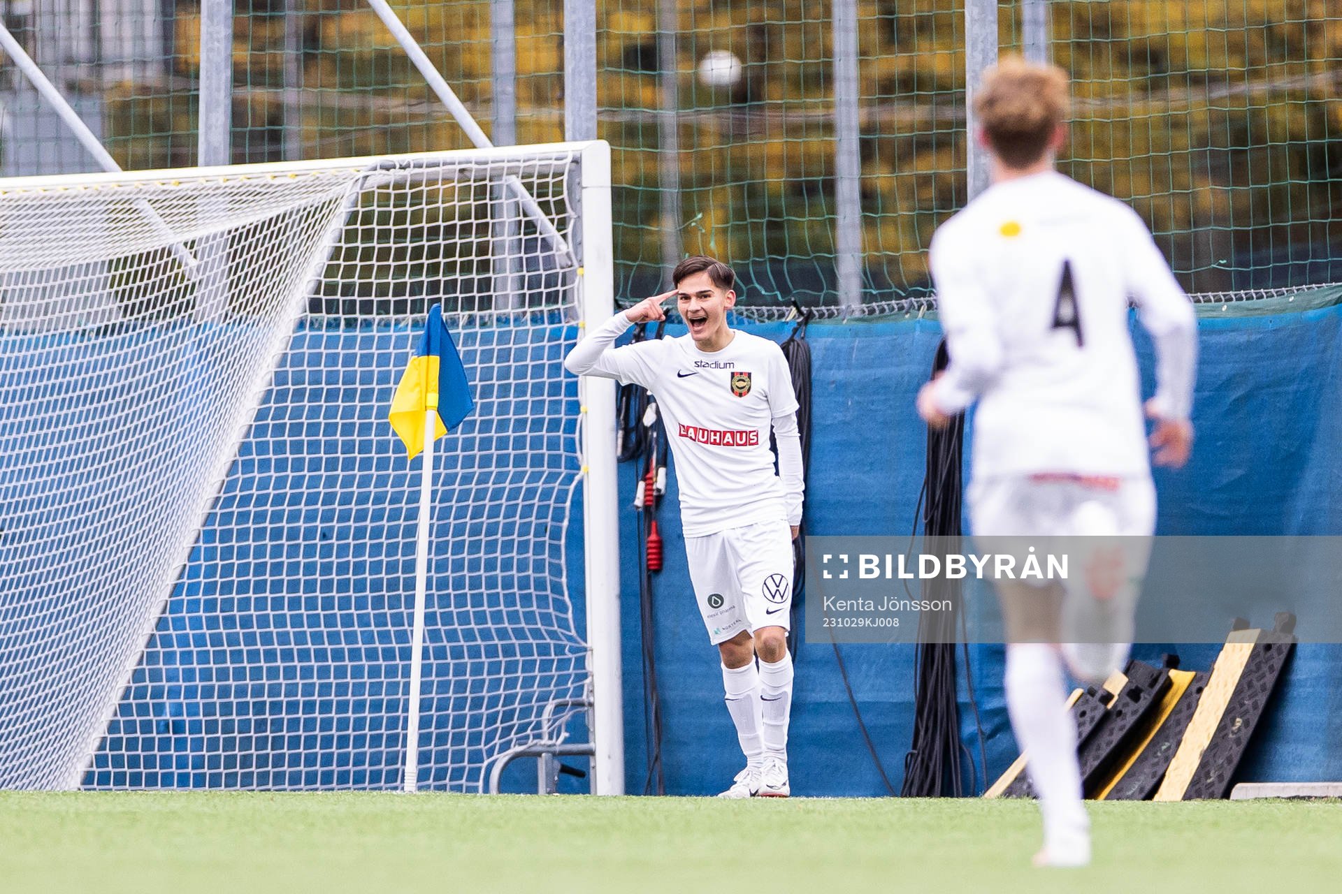 Brommapojkarnas Leo Hjalmarsson jublar